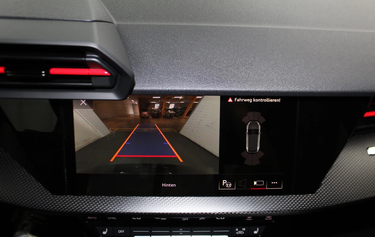 AUDI RS3 Sportback 2.5 TSI quattro S-tronic/ RS-Designpaket plus rot / Keramikbremsanlage / CH-Fahrzeug-image-30
