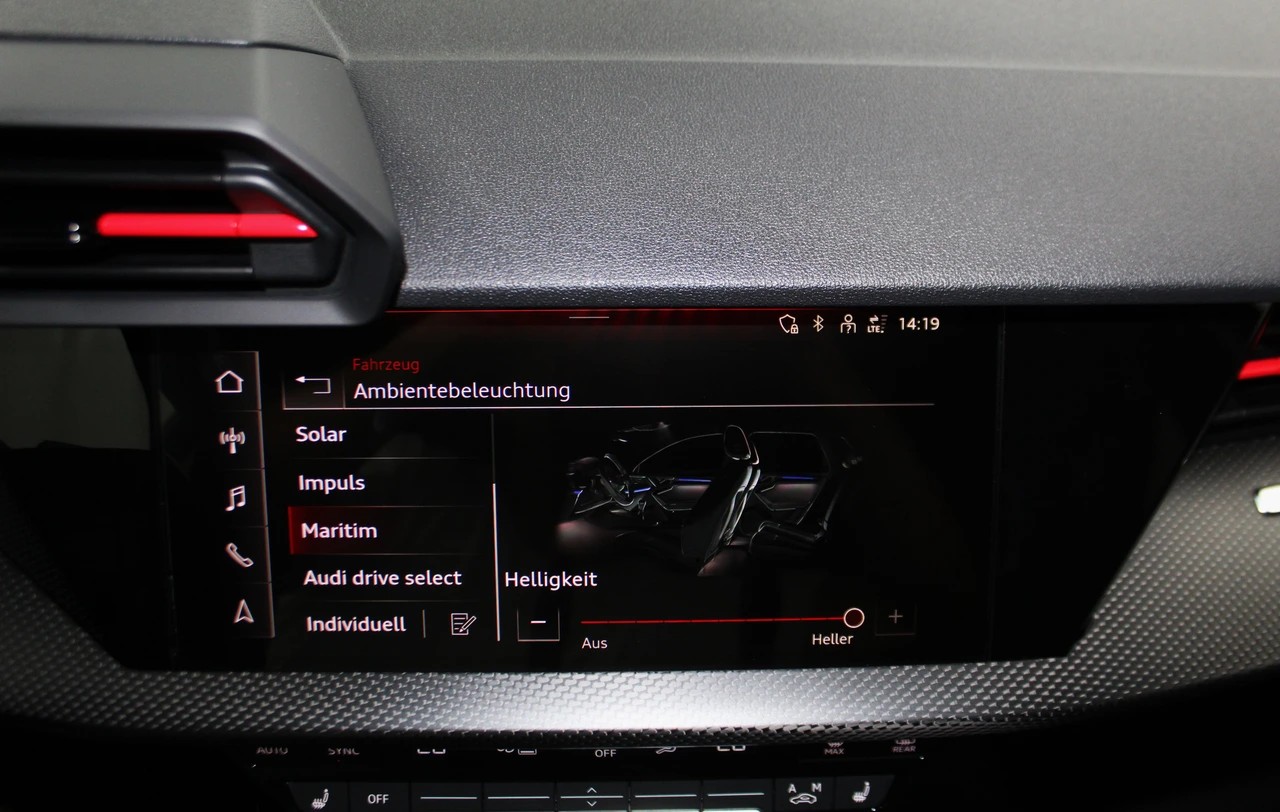 AUDI RS3 Sportback 2.5 TSI quattro S-tronic/ RS-Designpaket plus rot / Keramikbremsanlage / CH-Fahrzeug-image-22