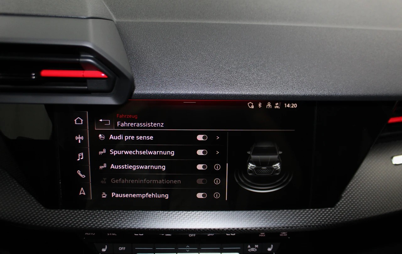 AUDI RS3 Sportback 2.5 TSI quattro S-tronic/ RS-Designpaket plus rot / Keramikbremsanlage / CH-Fahrzeug-image-24