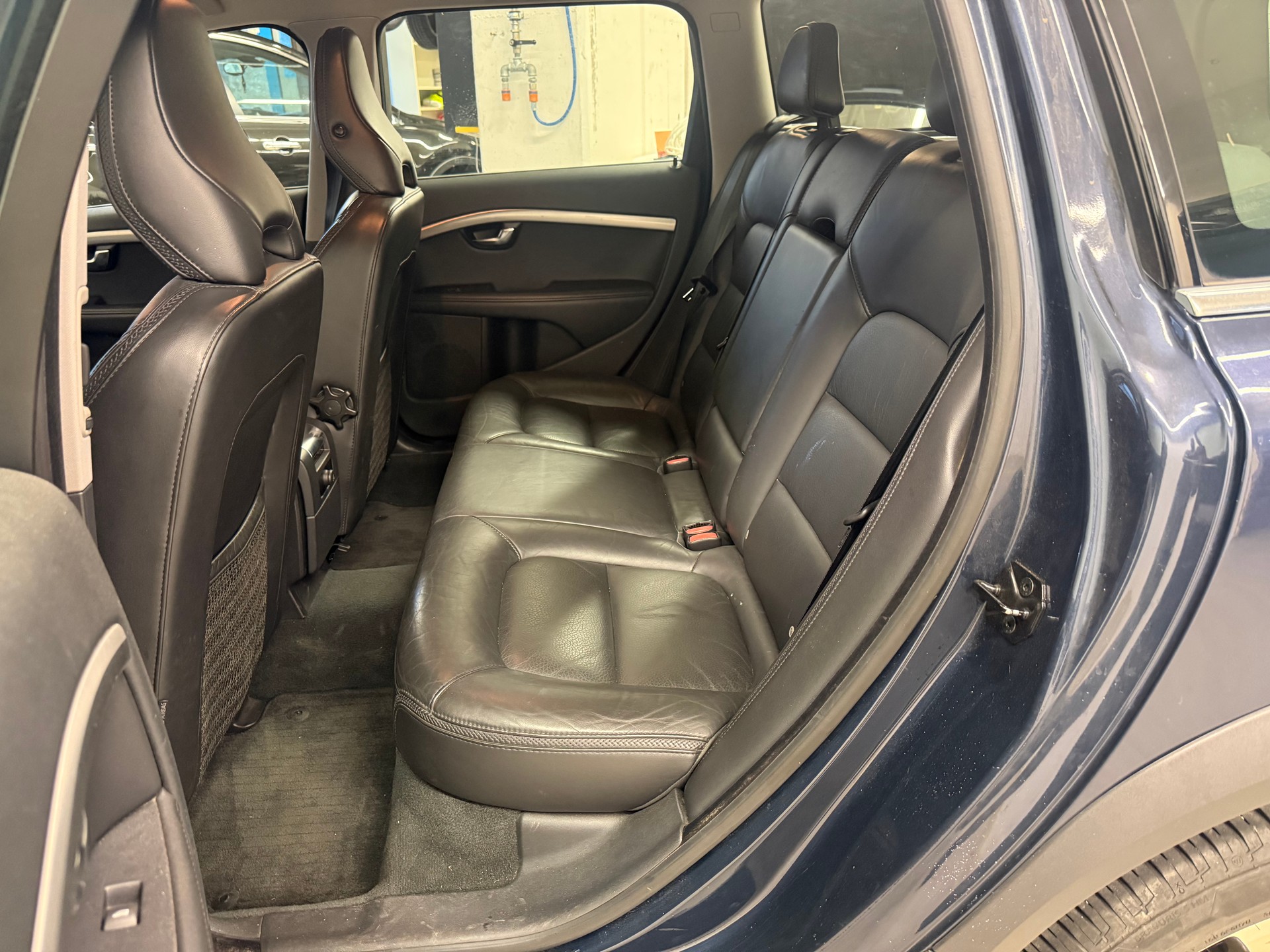 VOLVO XC70 D5 AWD Momentum Geartronic-image-7