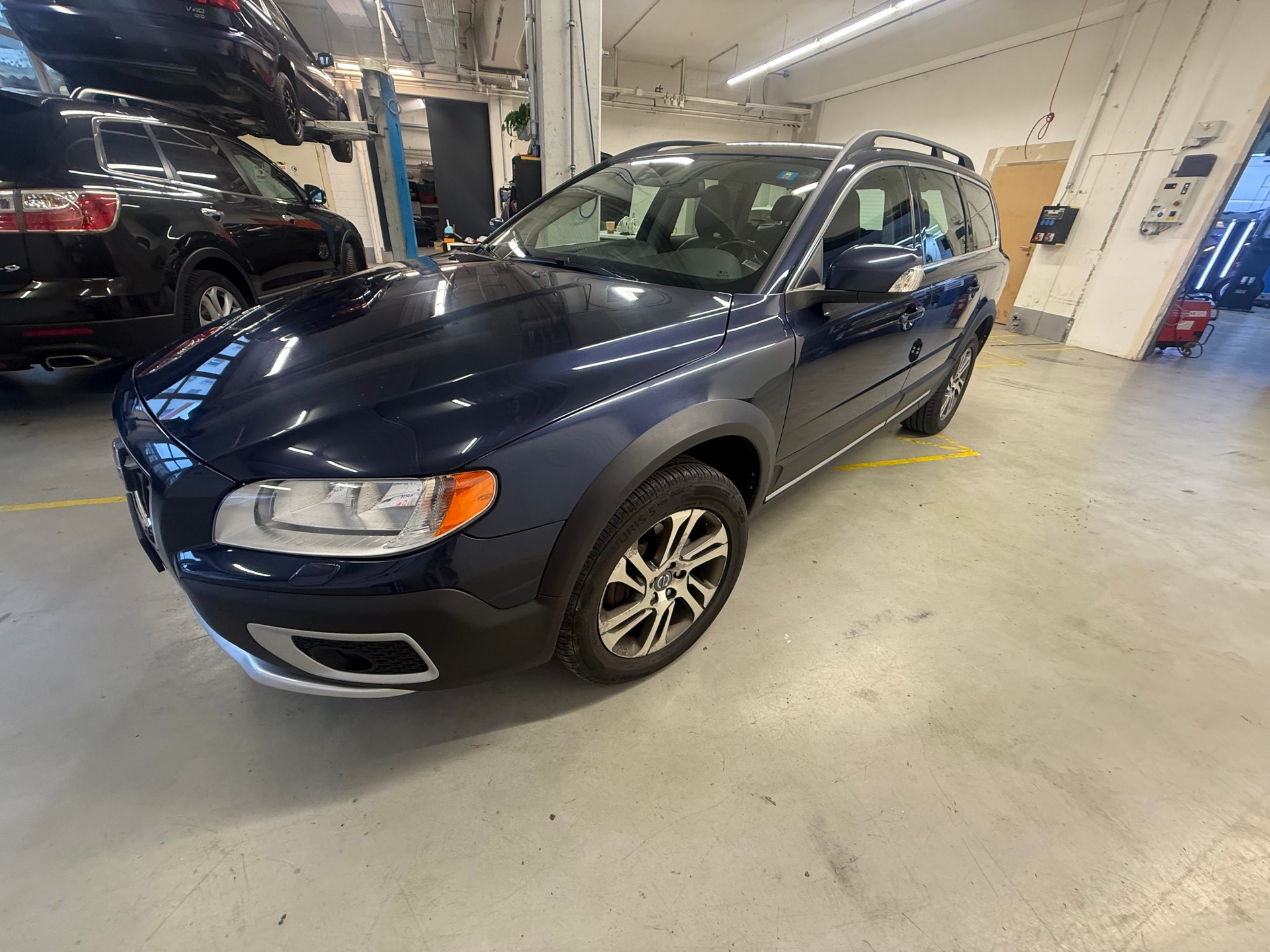 VOLVO XC70 D5 AWD Momentum Geartronic-image-2
