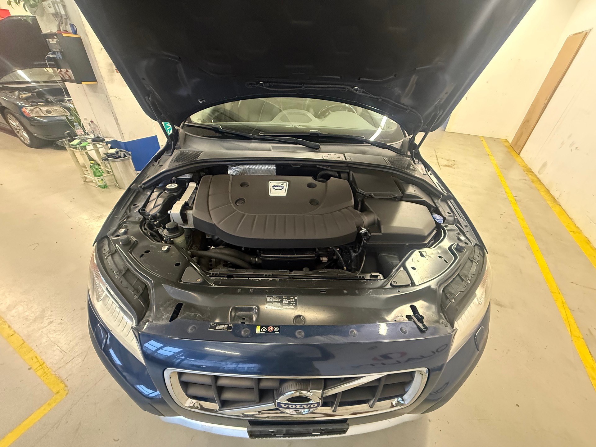 VOLVO XC70 D5 AWD Momentum Geartronic-image-14