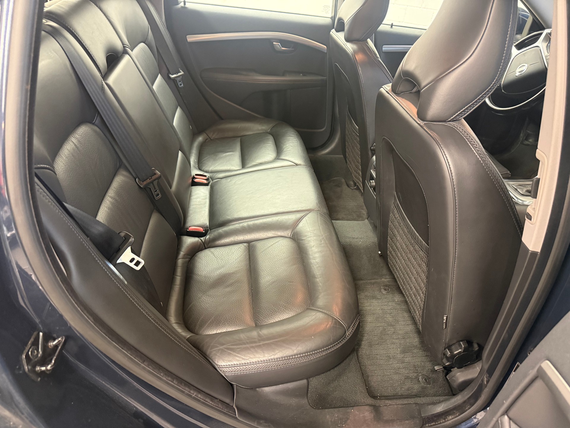 VOLVO XC70 D5 AWD Momentum Geartronic-image-8