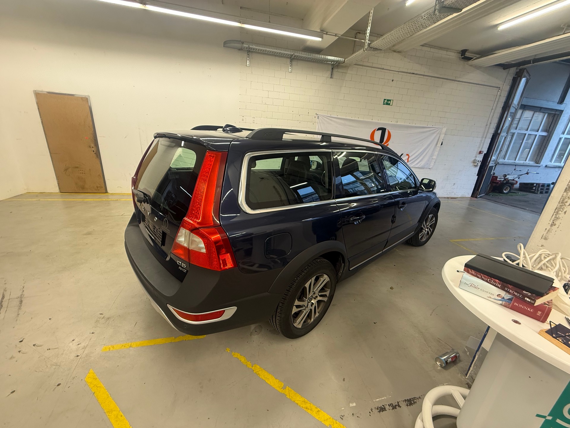 VOLVO XC70 D5 AWD Momentum Geartronic-image-3