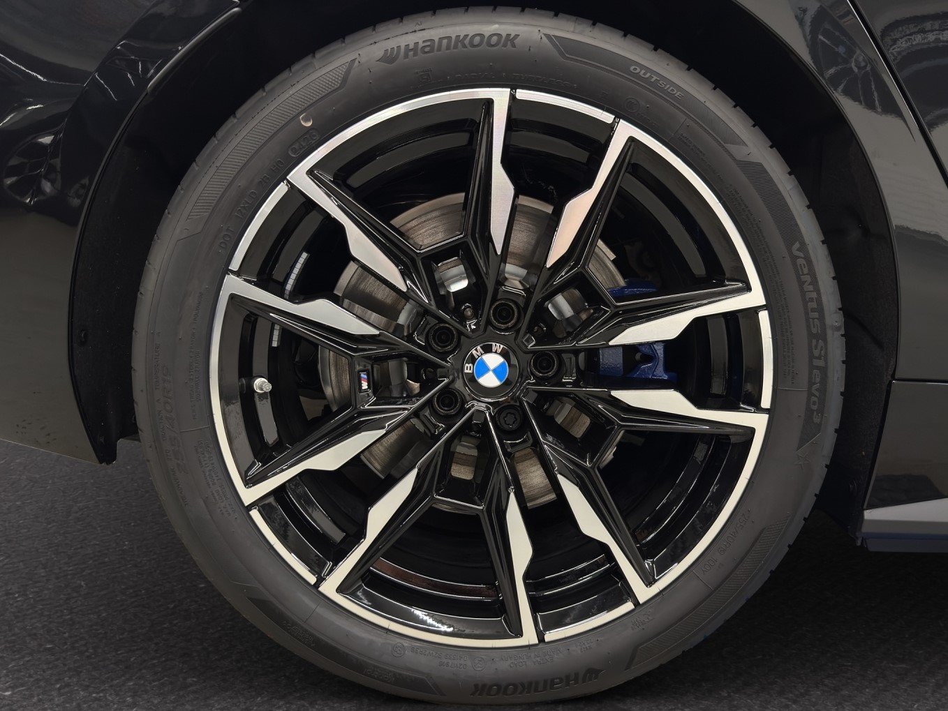 BMW i4 M60-image-10