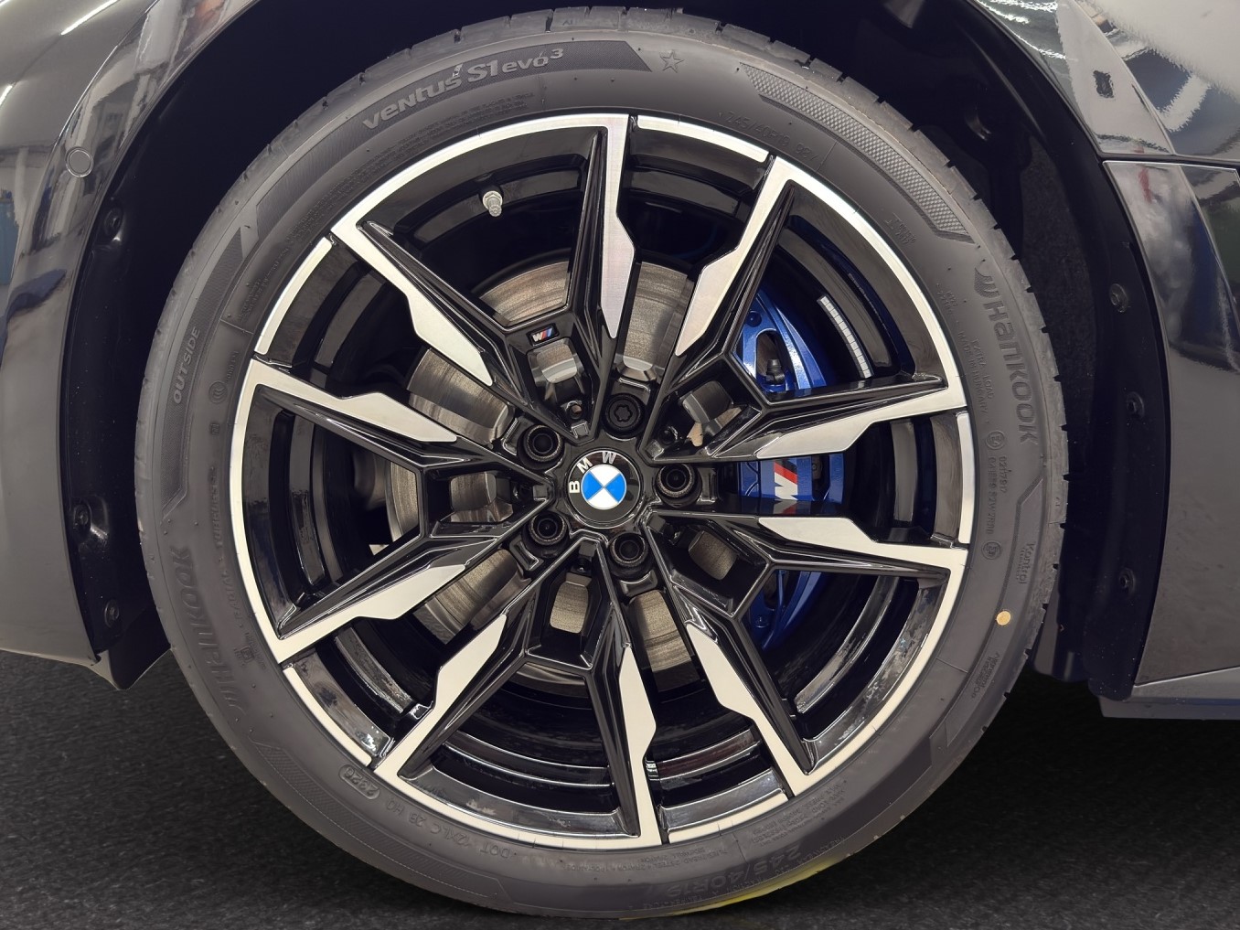 BMW i4 M60-image-8