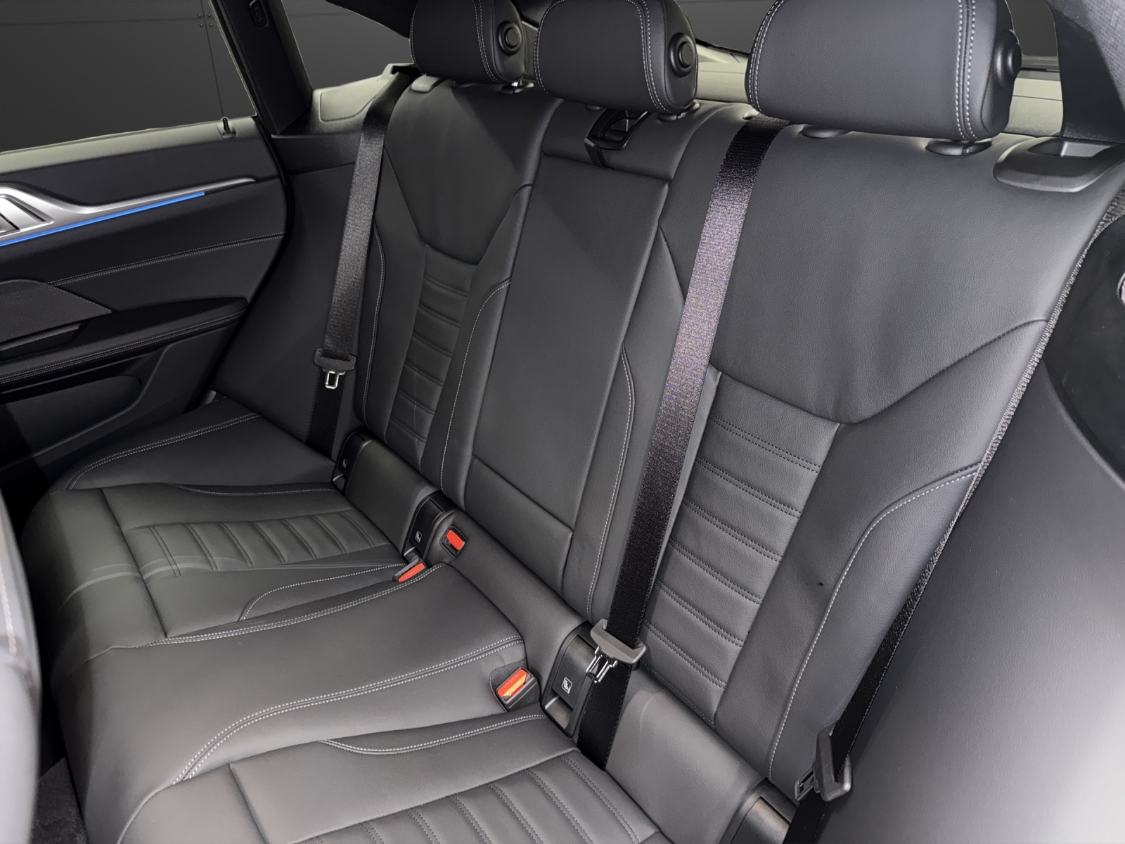 BMW i4 M60-image-15