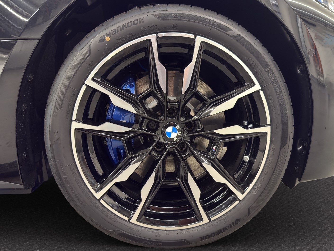 BMW i4 M60-image-11