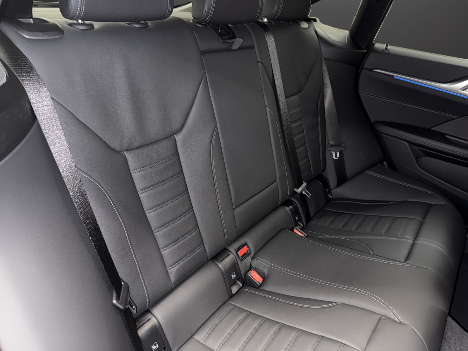 BMW i4 M60-image-18