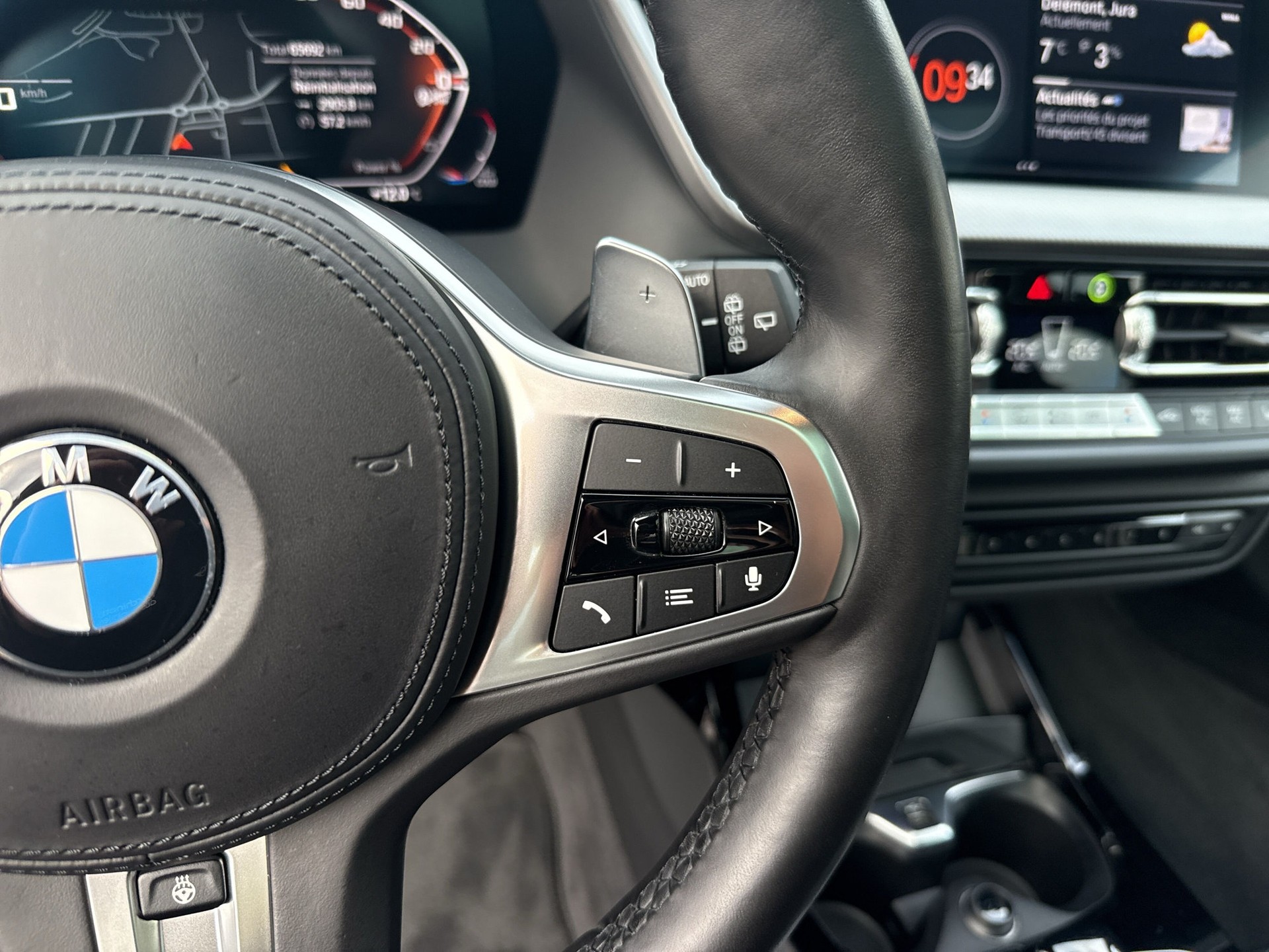 BMW M135i xDrive M Sport Pro Steptronic-image-15