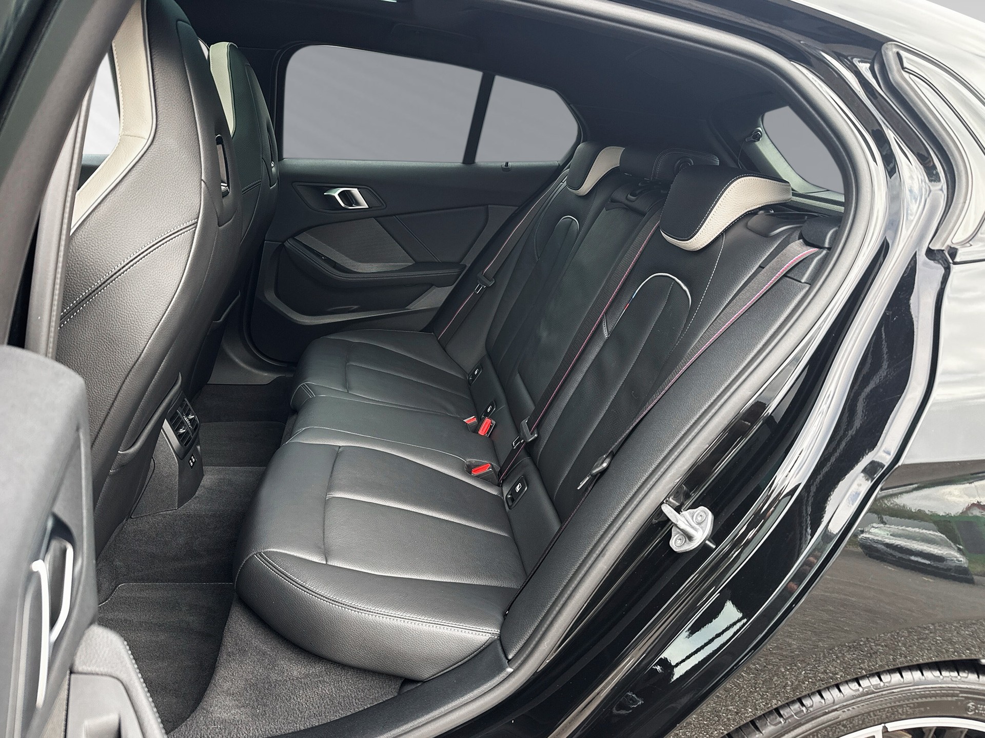 BMW M135i xDrive M Sport Pro Steptronic-image-6