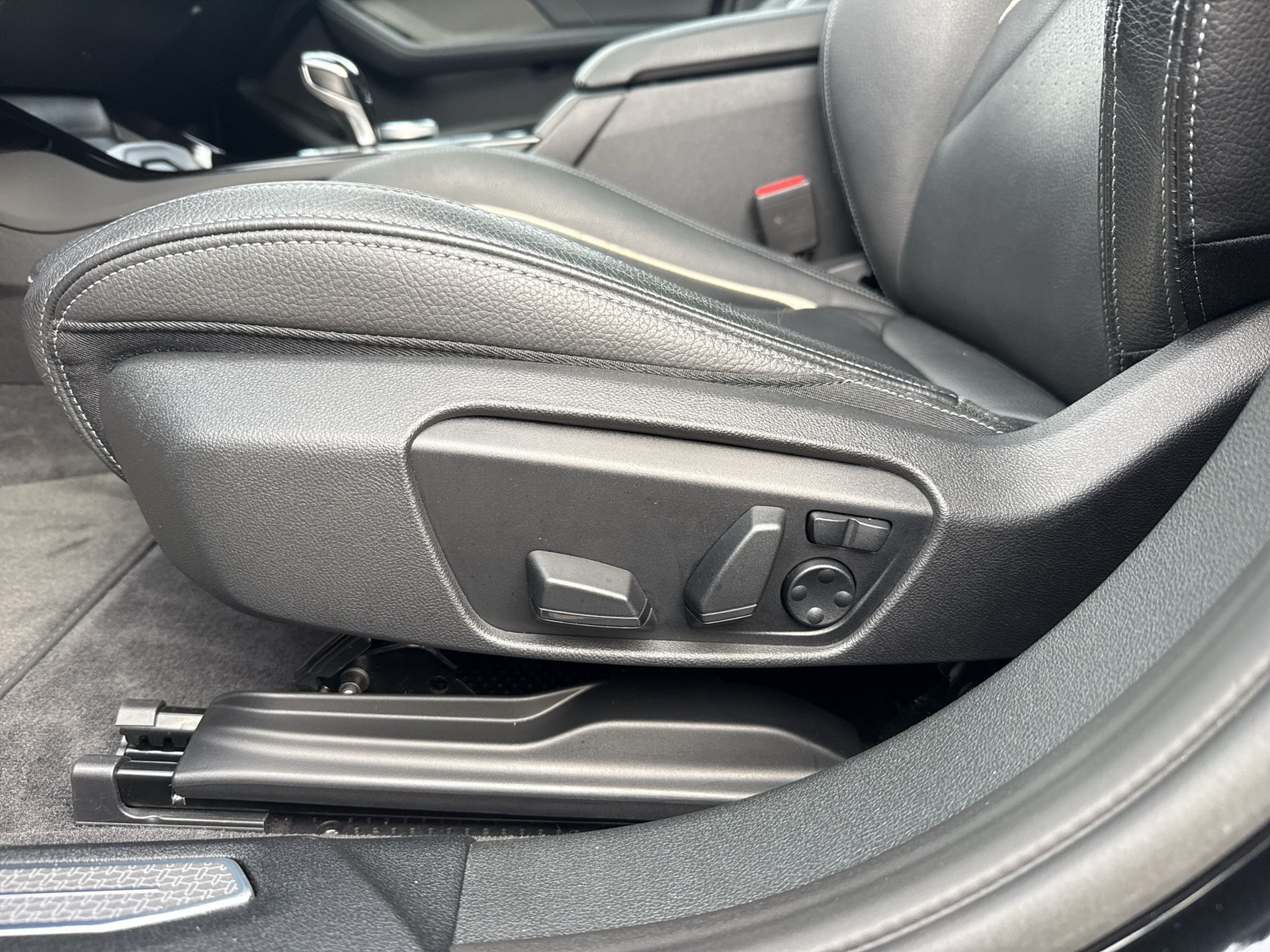 BMW M135i xDrive M Sport Pro Steptronic-image-18
