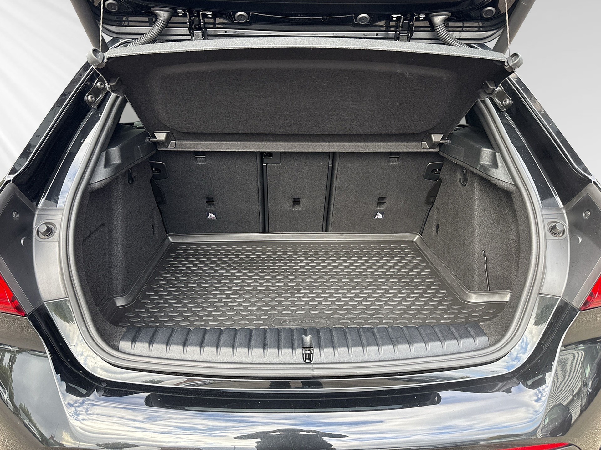 BMW M135i xDrive M Sport Pro Steptronic-image-7