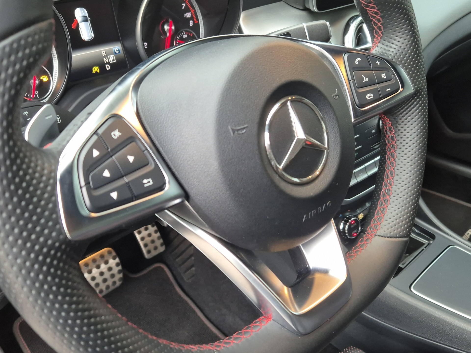 MERCEDES-BENZ GLA 250 AMG Line 4Matic 7G-DCT-image-16