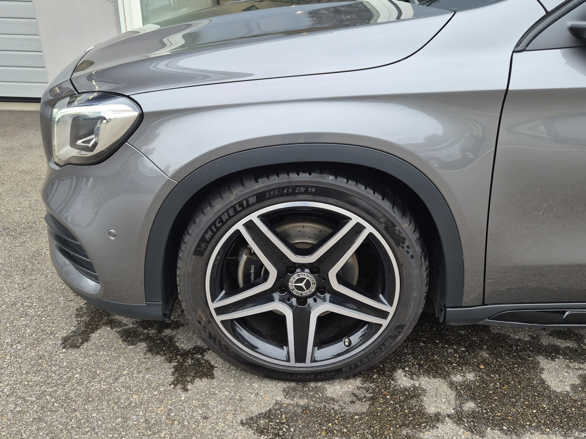 MERCEDES-BENZ GLA 250 AMG Line 4Matic 7G-DCT-showroom-element-2