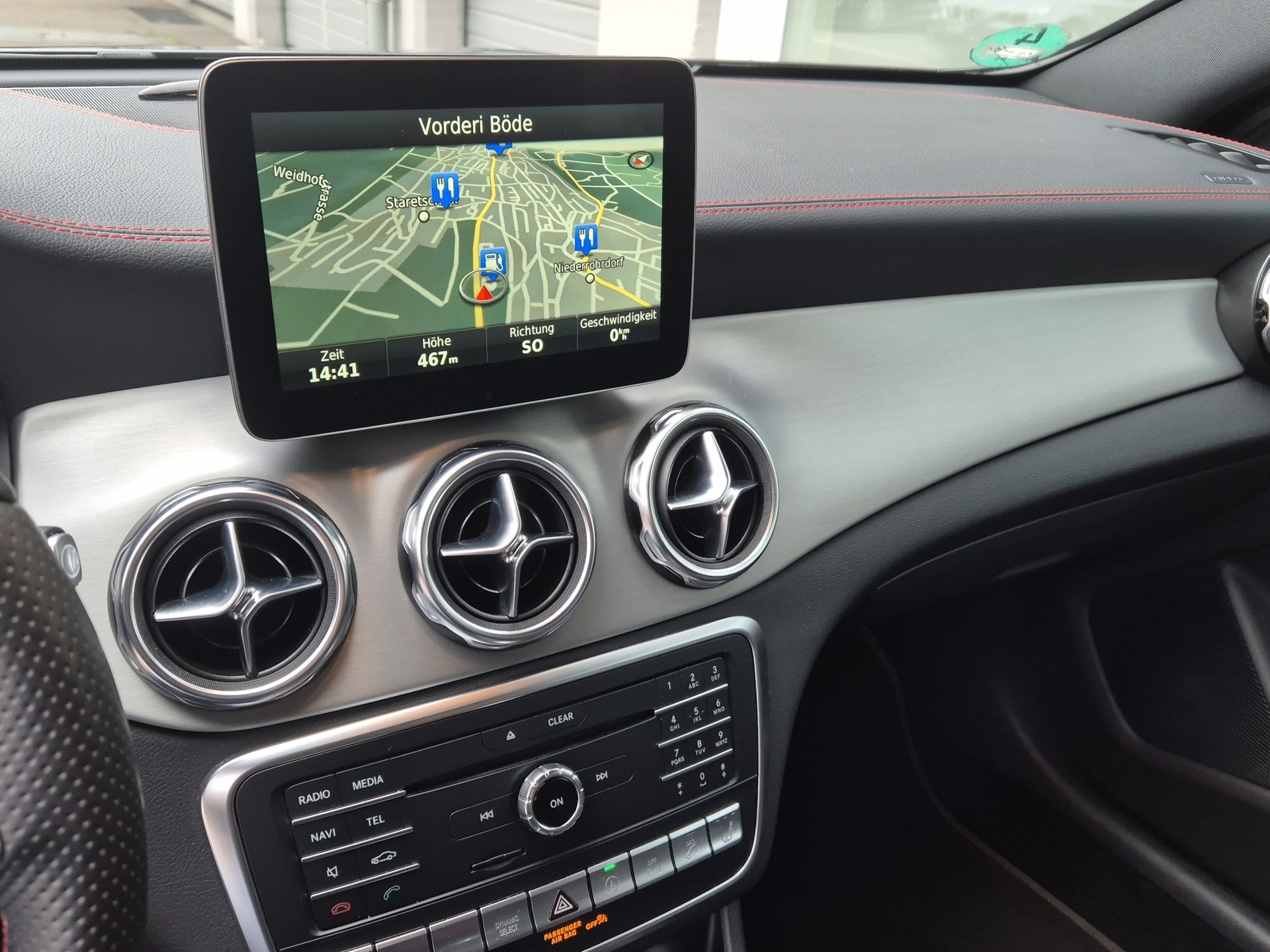 MERCEDES-BENZ GLA 250 AMG Line 4Matic 7G-DCT-image-18