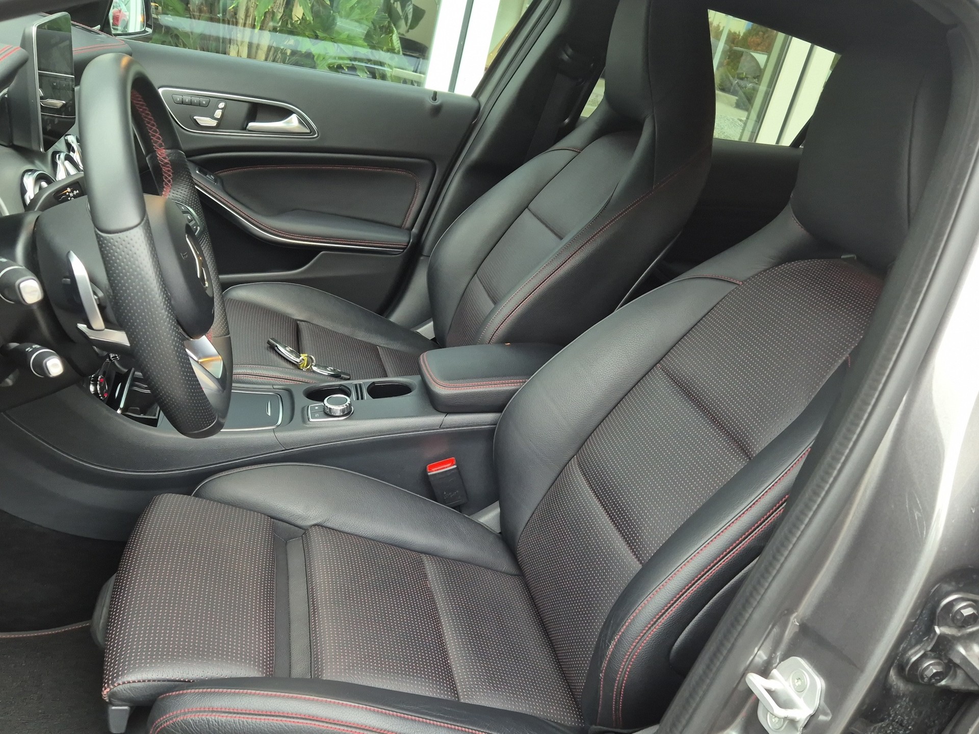MERCEDES-BENZ GLA 250 AMG Line 4Matic 7G-DCT-image-14