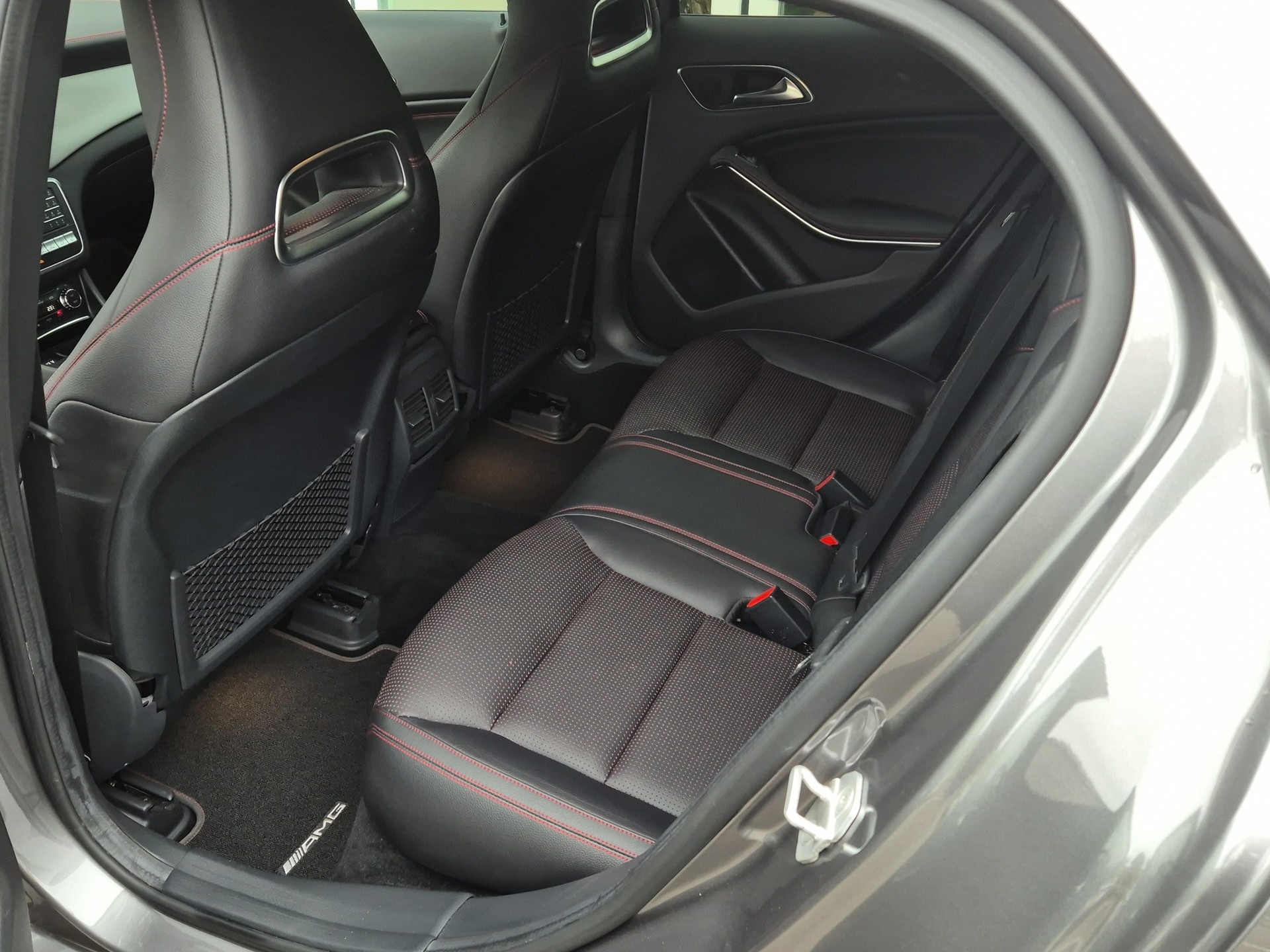 MERCEDES-BENZ GLA 250 AMG Line 4Matic 7G-DCT-image-21