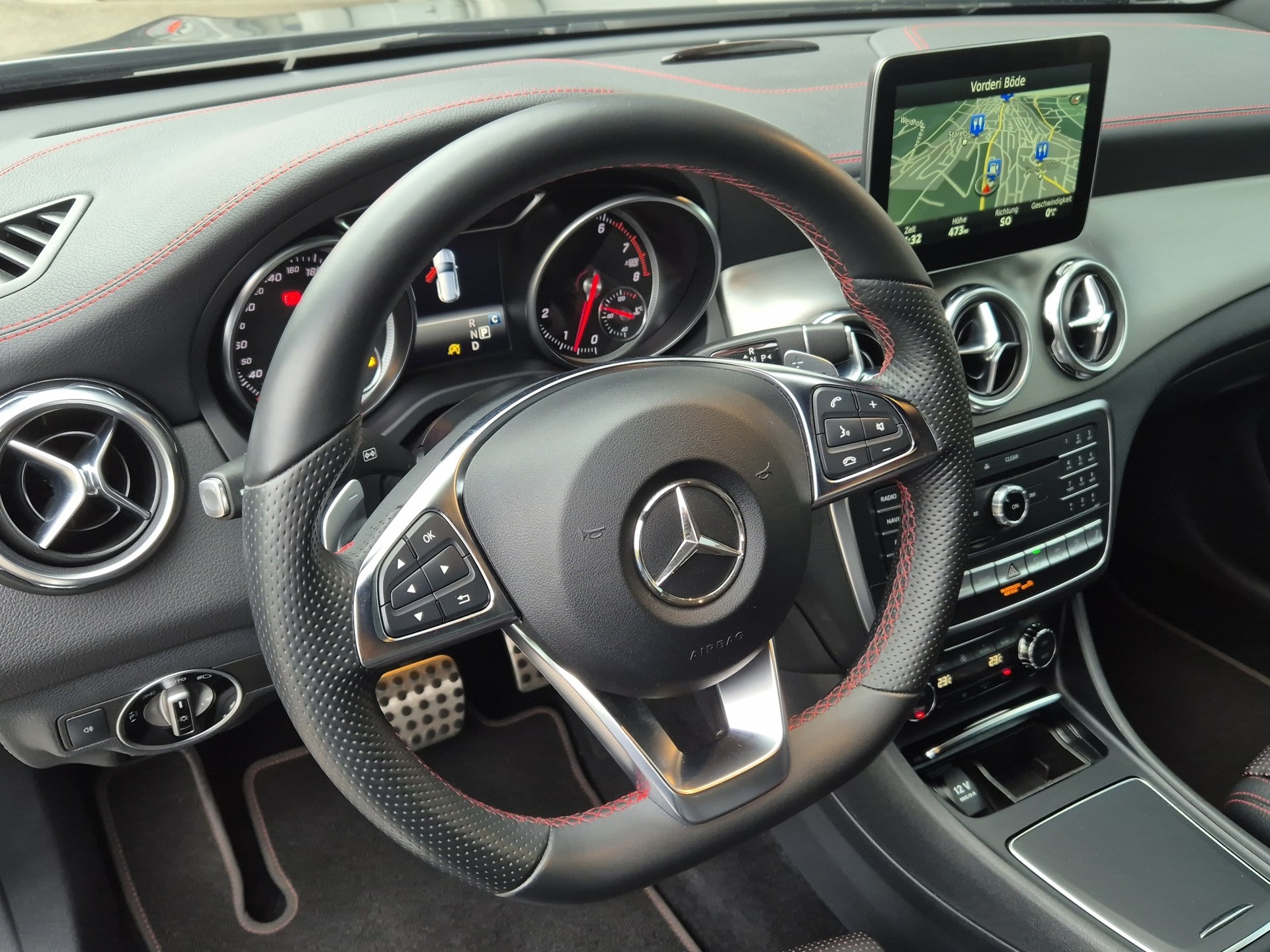 MERCEDES-BENZ GLA 250 AMG Line 4Matic 7G-DCT-image-15