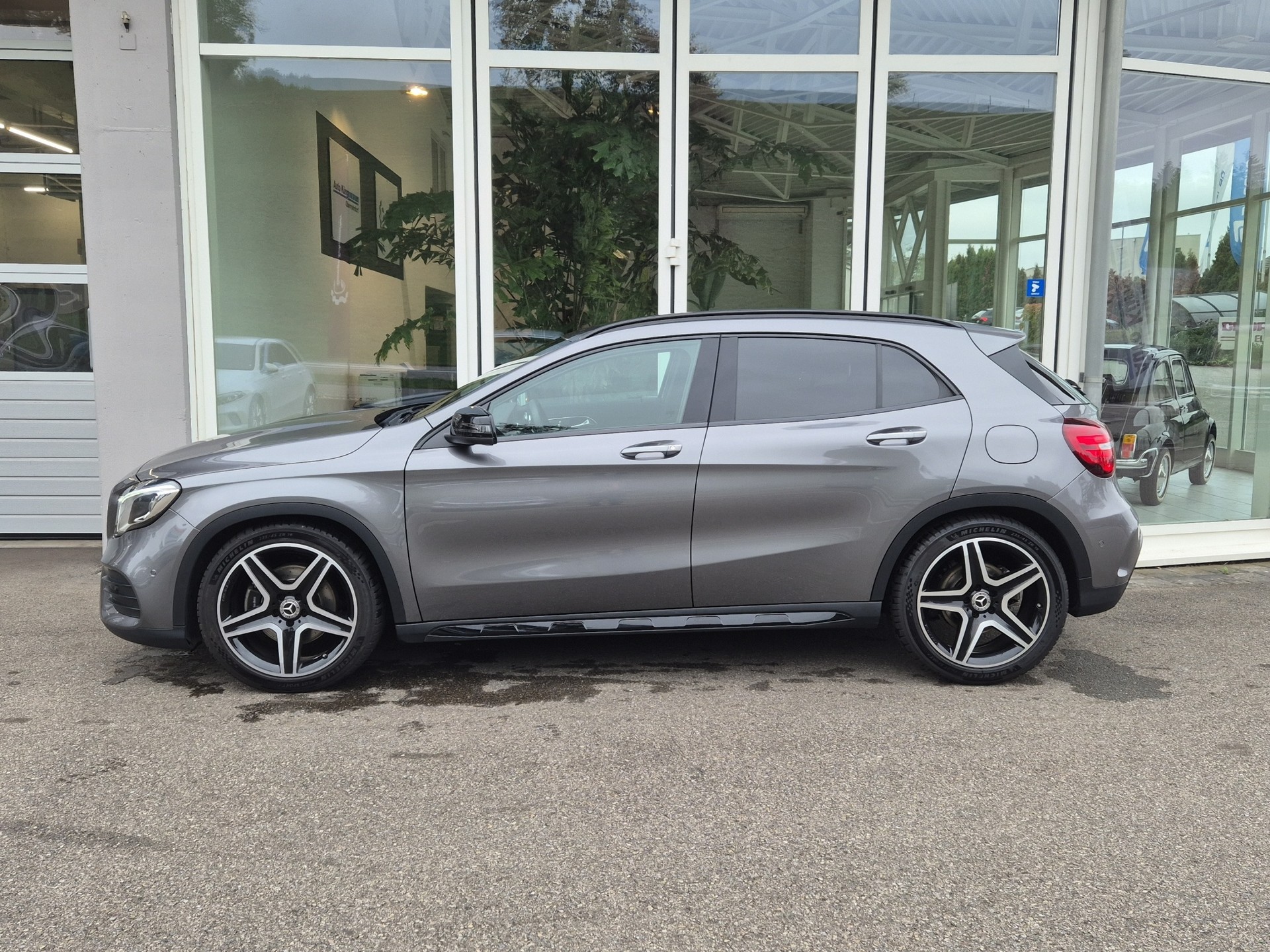 MERCEDES-BENZ GLA 250 AMG Line 4Matic 7G-DCT-image-4