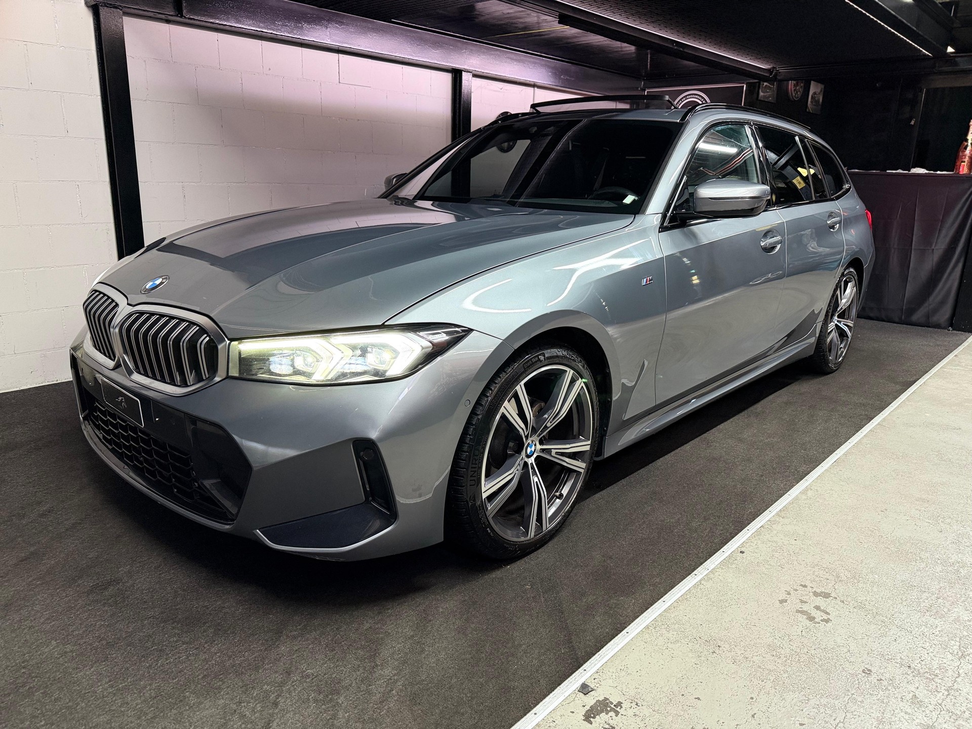 BMW 320d xDrive 48V Touring Steptronic M Sport-image-1