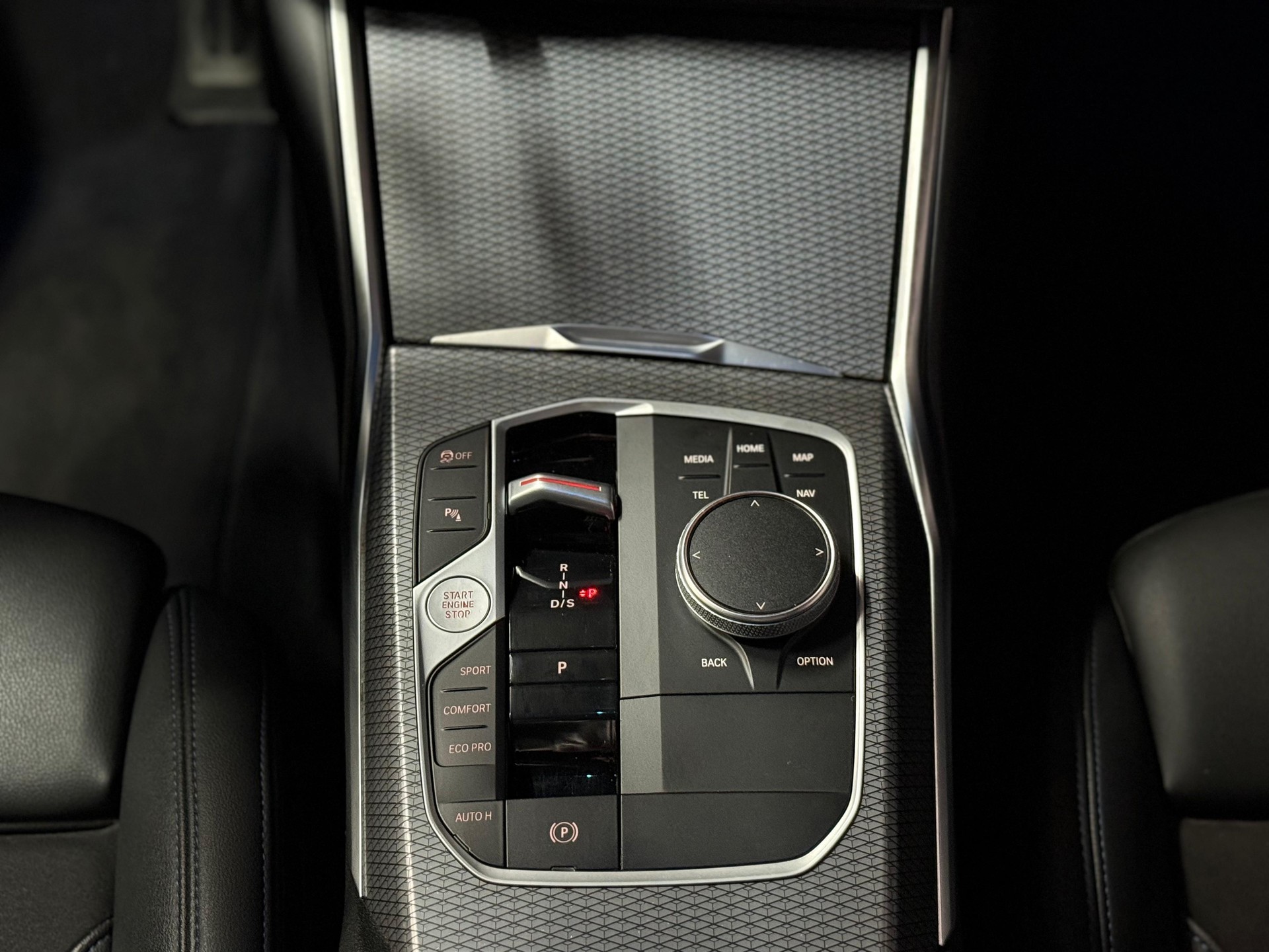 BMW 320d xDrive 48V Touring Steptronic M Sport-image-20