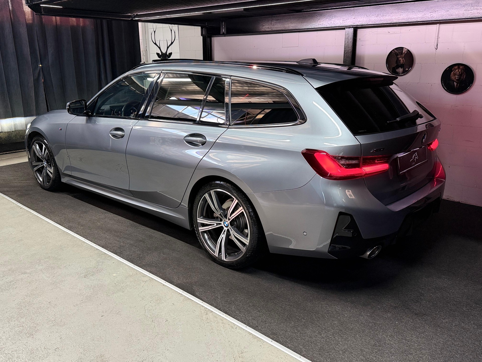 BMW 320d xDrive 48V Touring Steptronic M Sport-image-5
