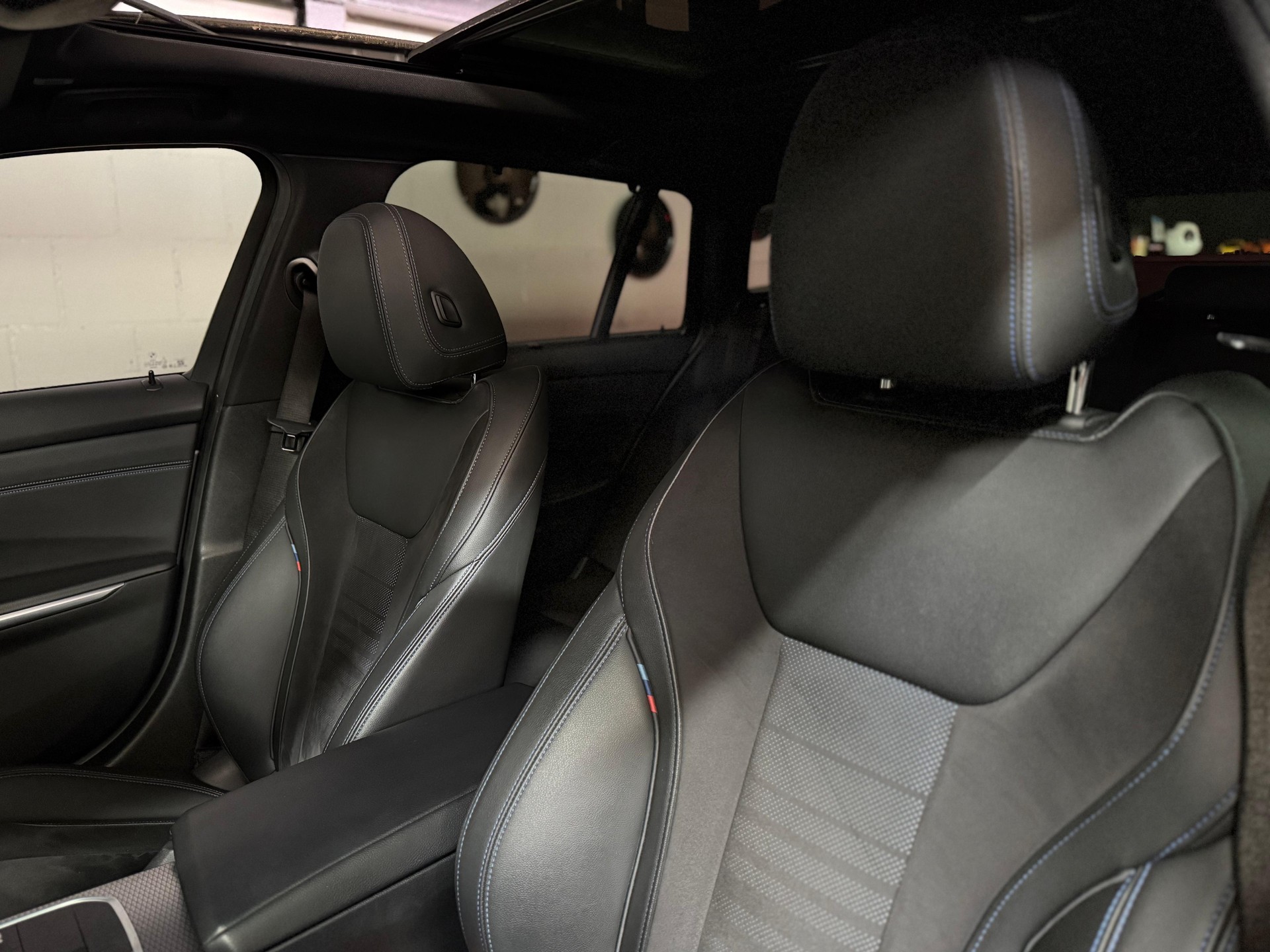 BMW 320d xDrive 48V Touring Steptronic M Sport-image-12