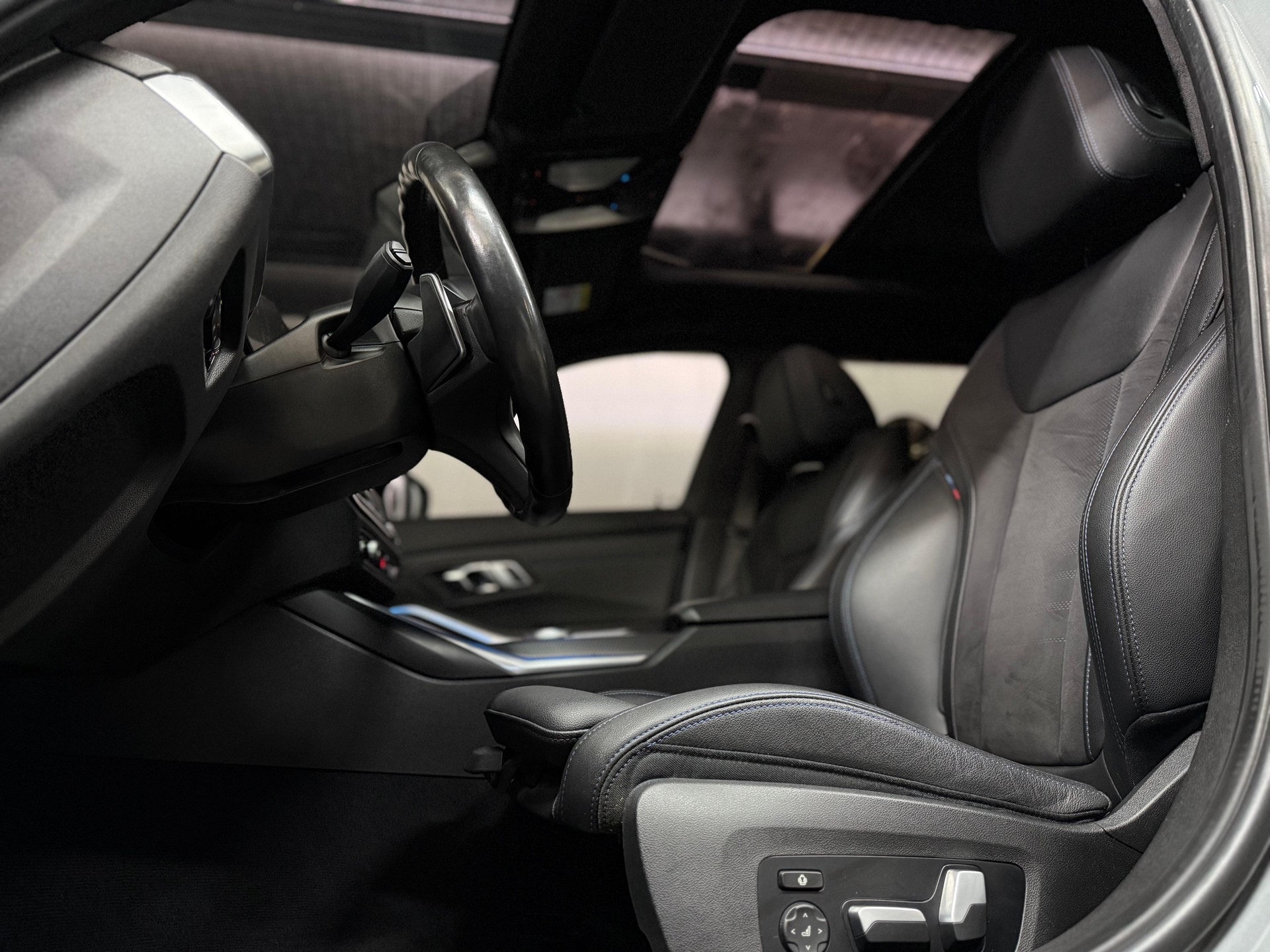 BMW 320d xDrive 48V Touring Steptronic M Sport-image-10