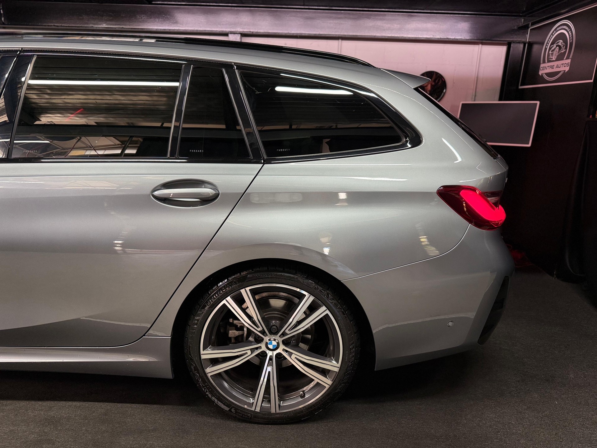 BMW 320d xDrive 48V Touring Steptronic M Sport-image-8