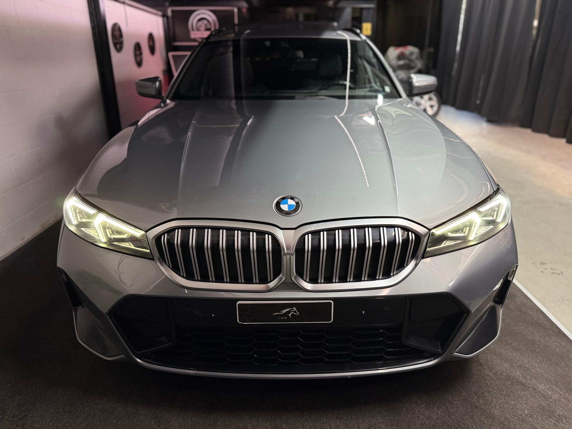 BMW 320d xDrive 48V Touring Steptronic M Sport-image-3