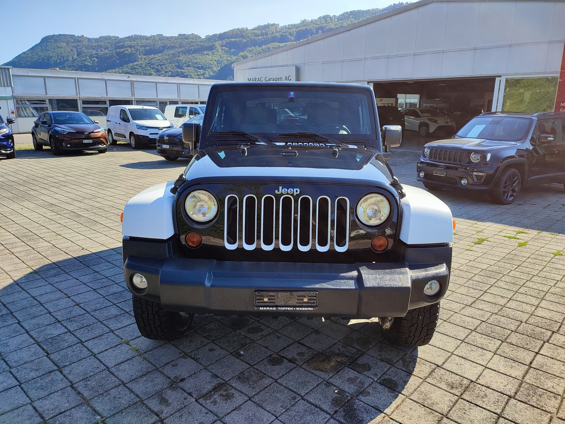JEEP Wrangler 3.8 Sahara Automatic-image-1