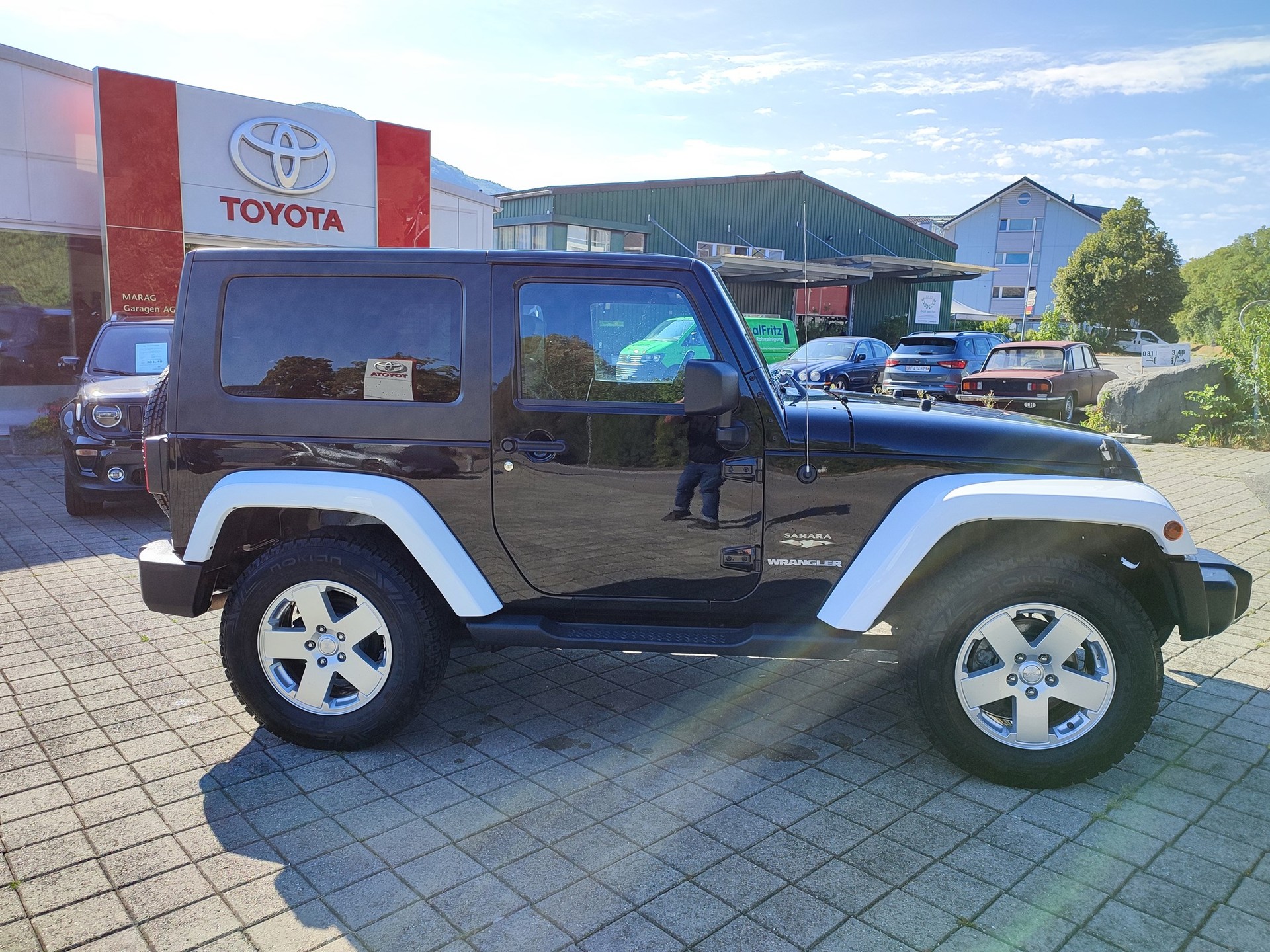 JEEP Wrangler 3.8 Sahara Automatic-image-3