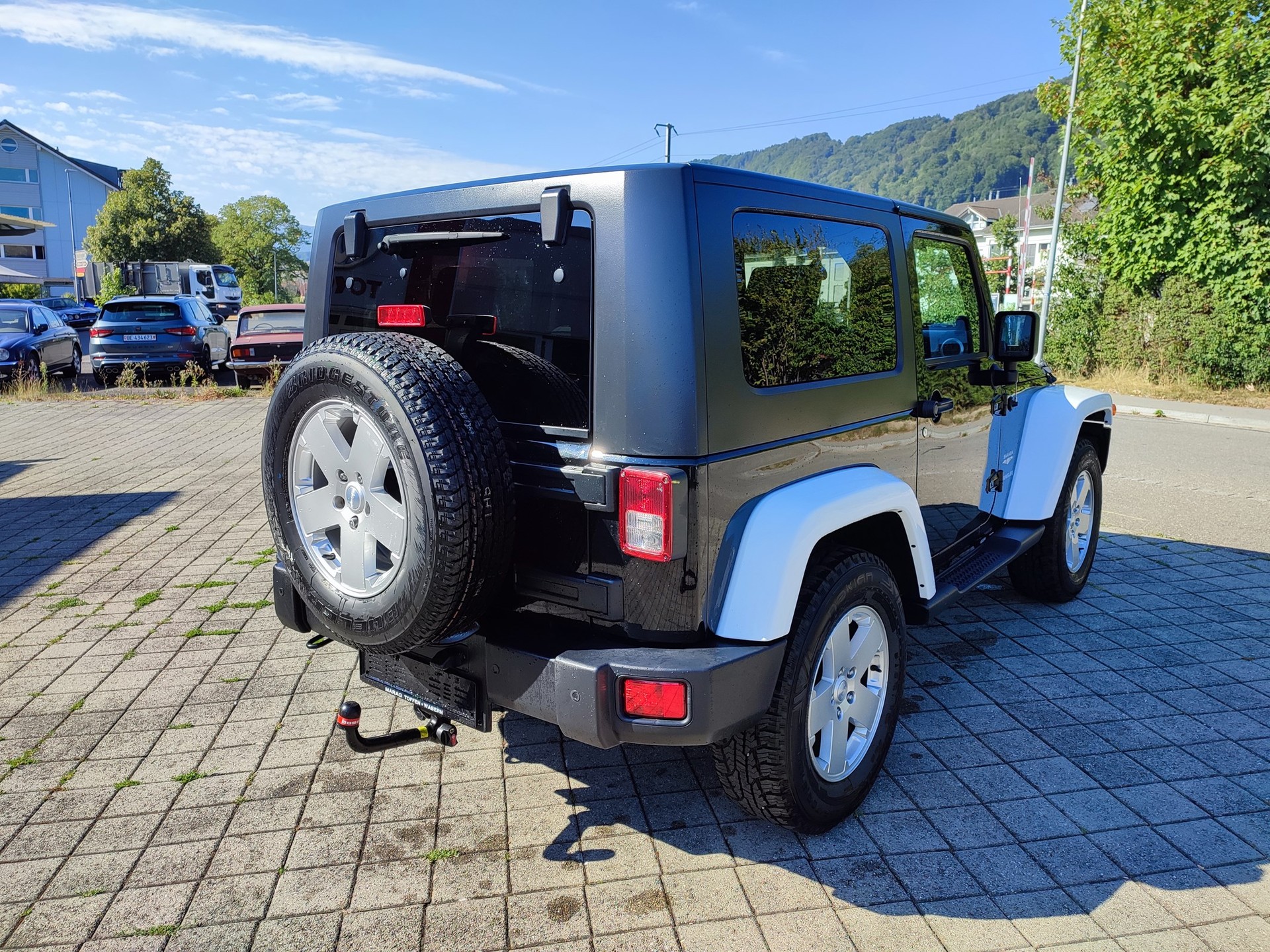 JEEP Wrangler 3.8 Sahara Automatic-image-4