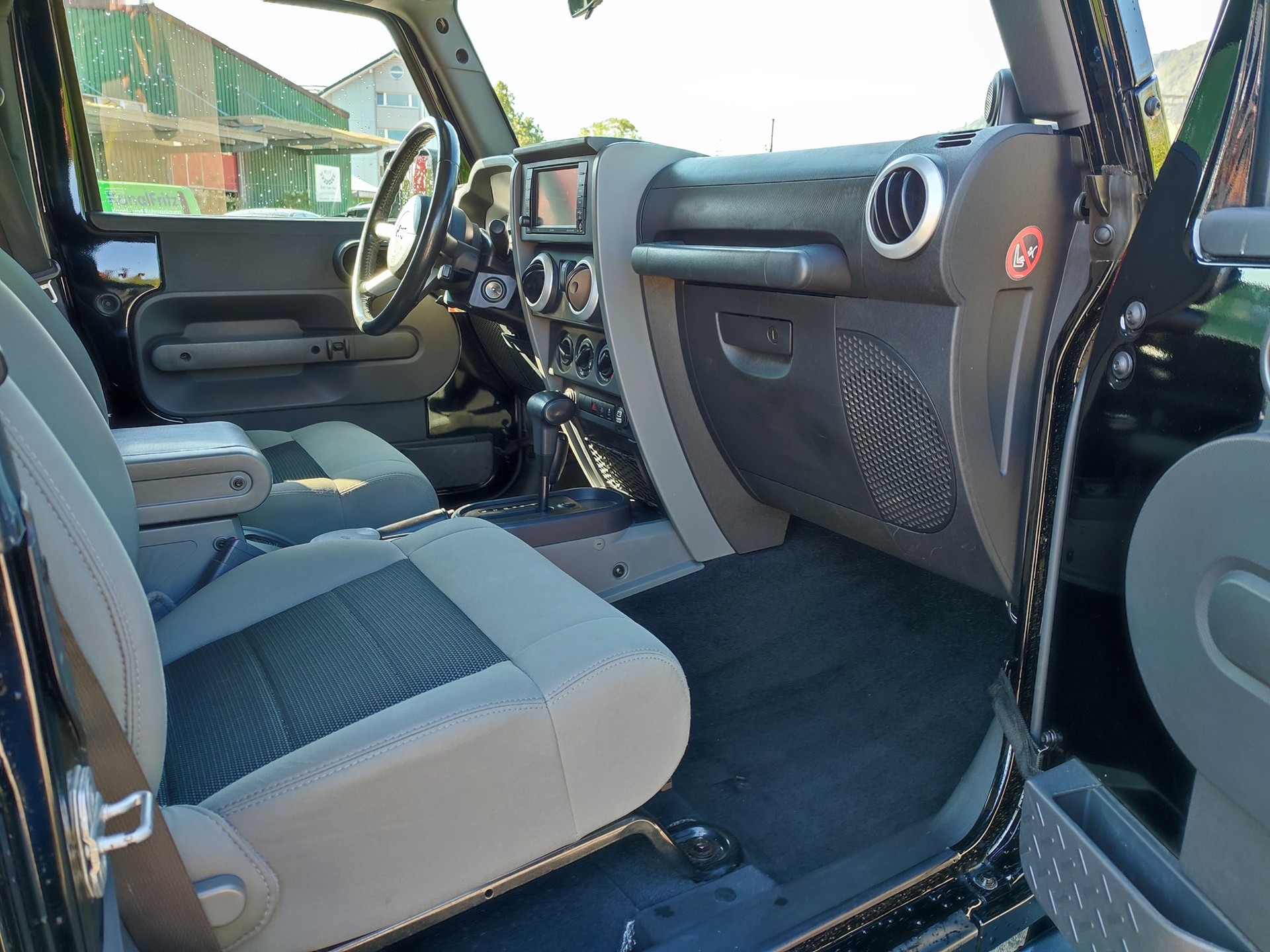 JEEP Wrangler 3.8 Sahara Automatic-image-10
