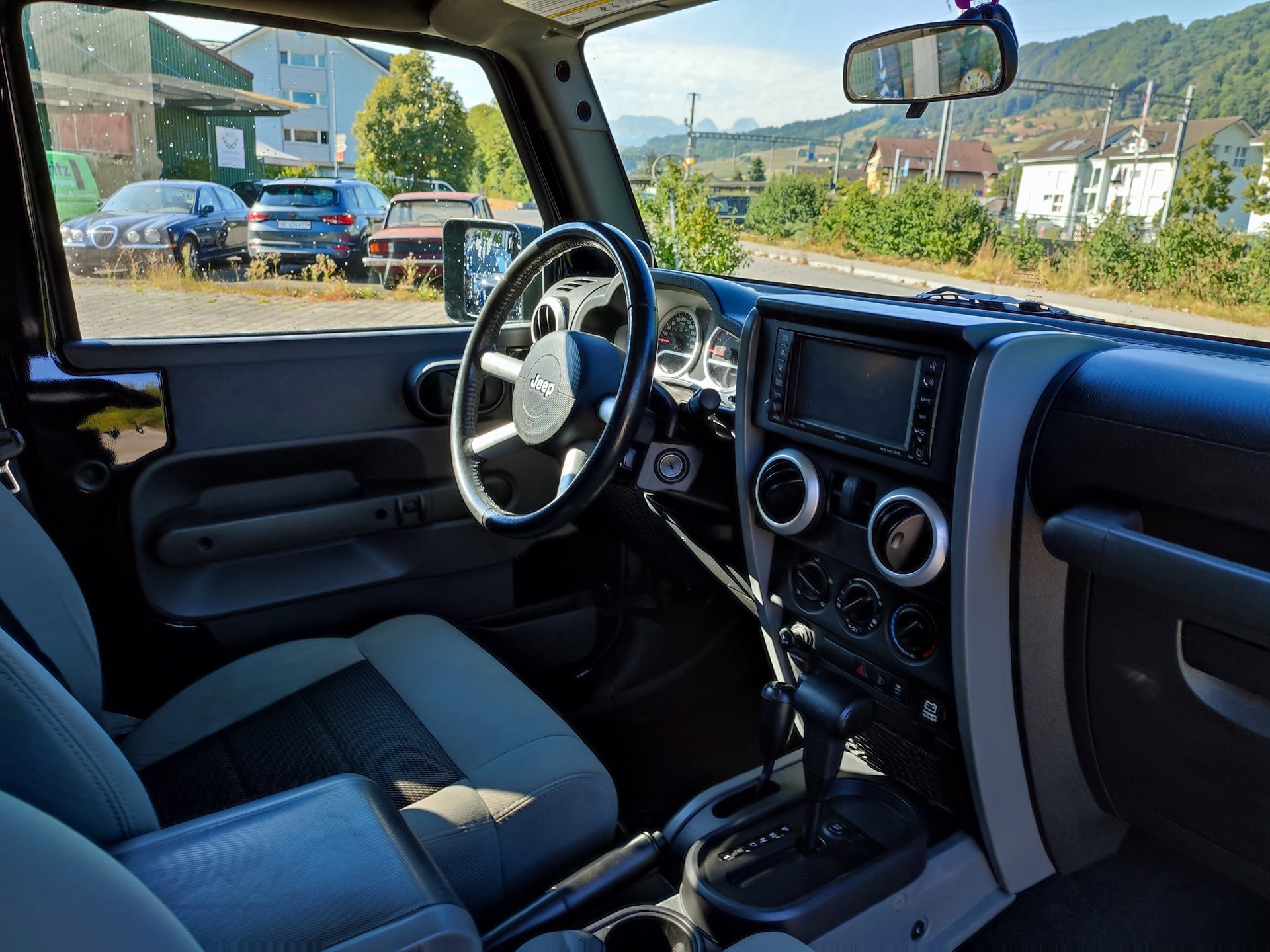 JEEP Wrangler 3.8 Sahara Automatic-image-8