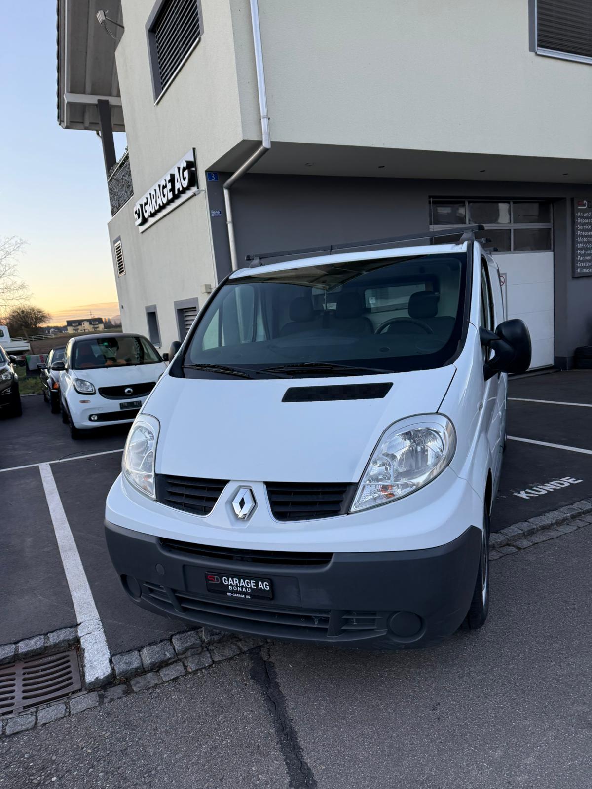 RENAULT Trafic 2.0 dCi 90 2.7t L1H1-image-1