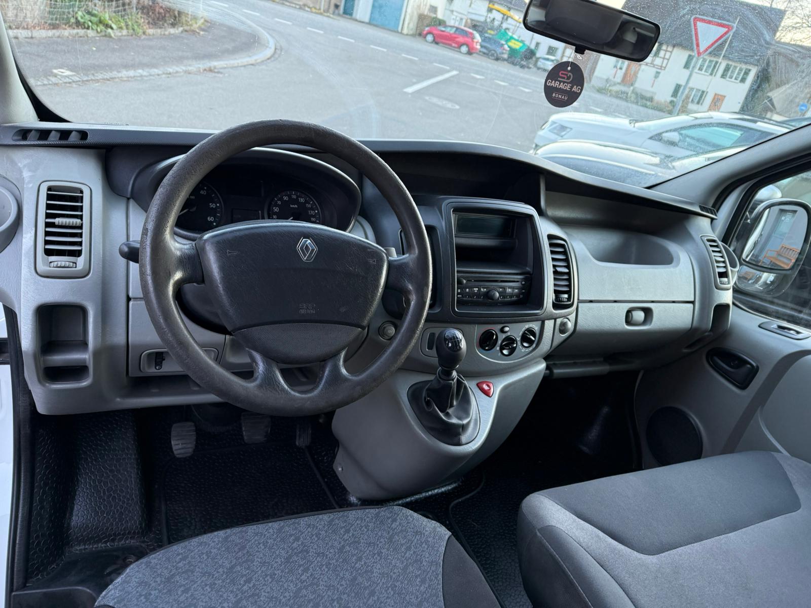 RENAULT Trafic 2.0 dCi 90 2.7t L1H1-image-7