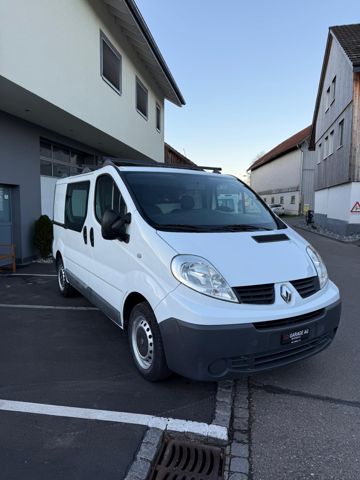 RENAULT Trafic 2.0 dCi 90 2.7t L1H1-image-2