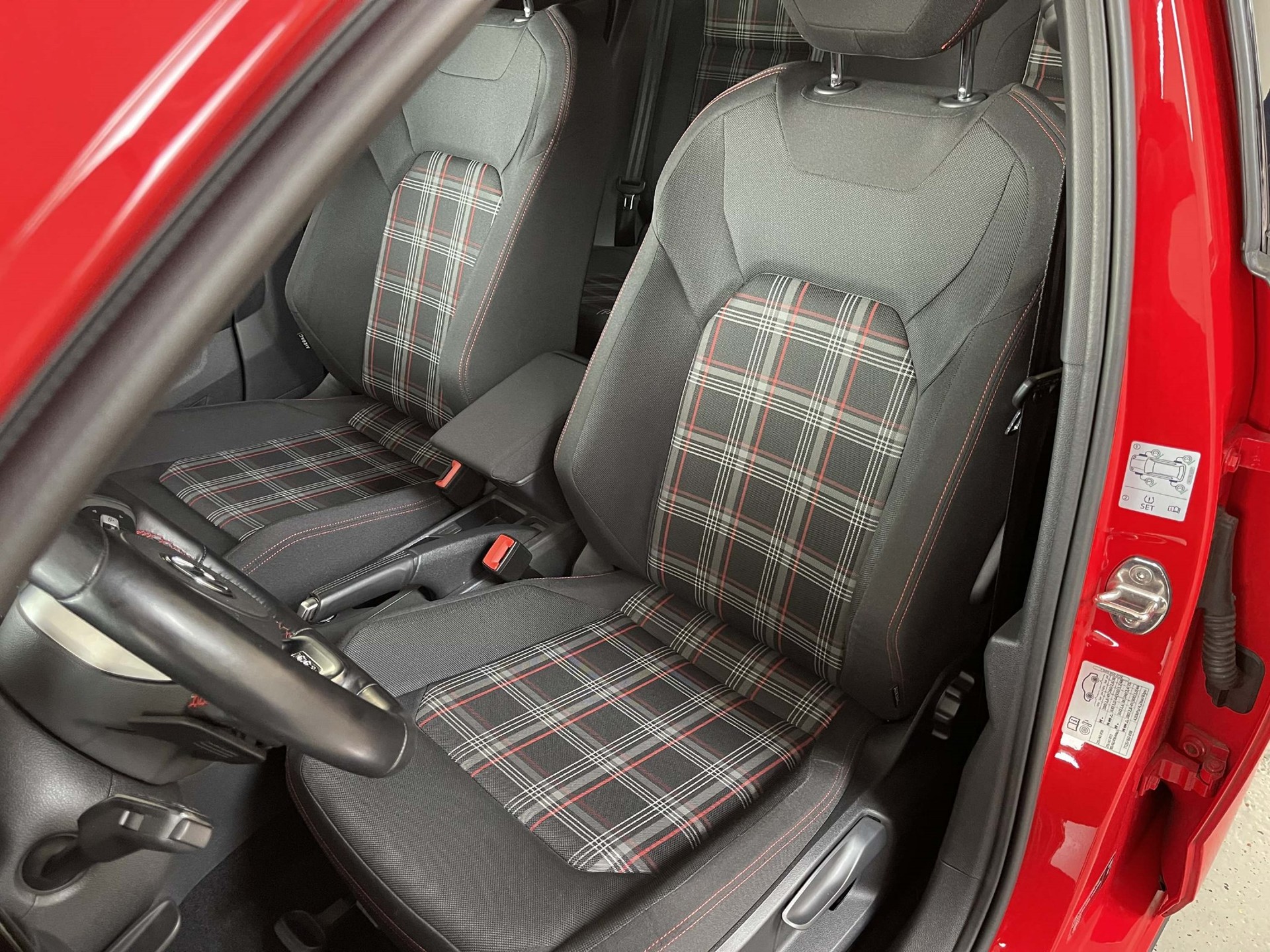 VW Polo 2.0 TSI GTI DSG-image-7