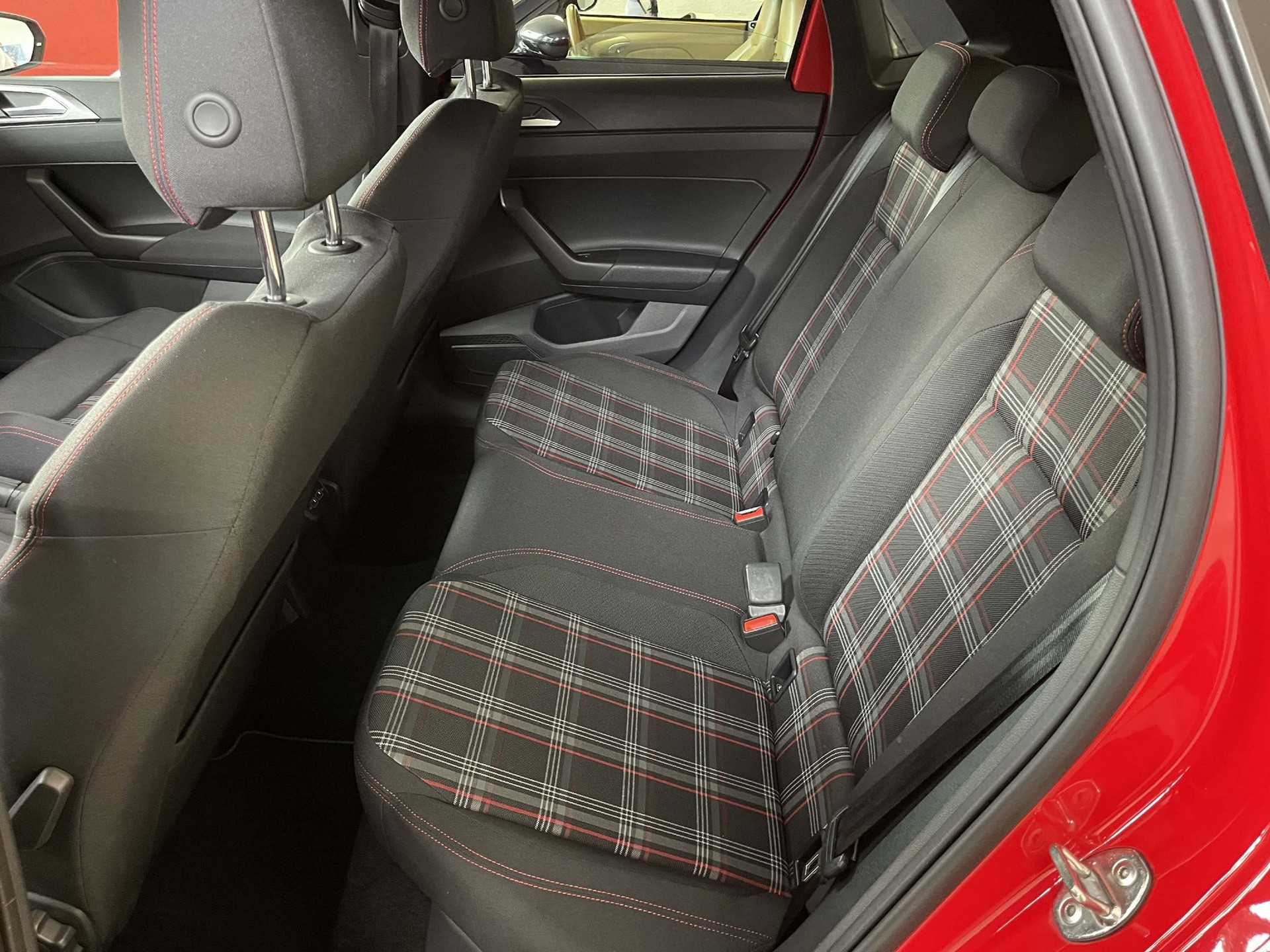 VW Polo 2.0 TSI GTI DSG-image-9