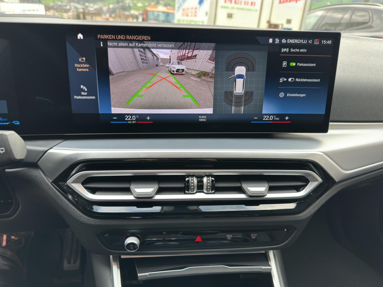 BMW 330e xDrive SAG Touring-image-17