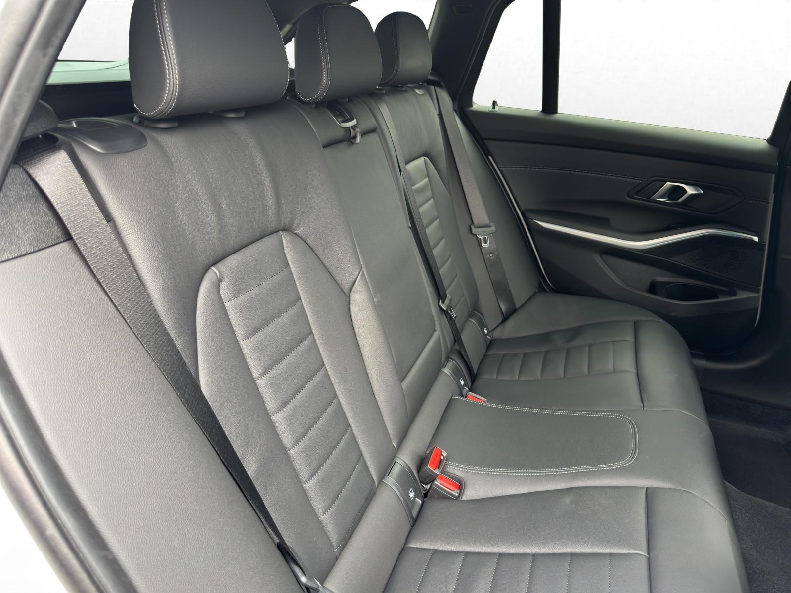 BMW 330e xDrive SAG Touring-image-14