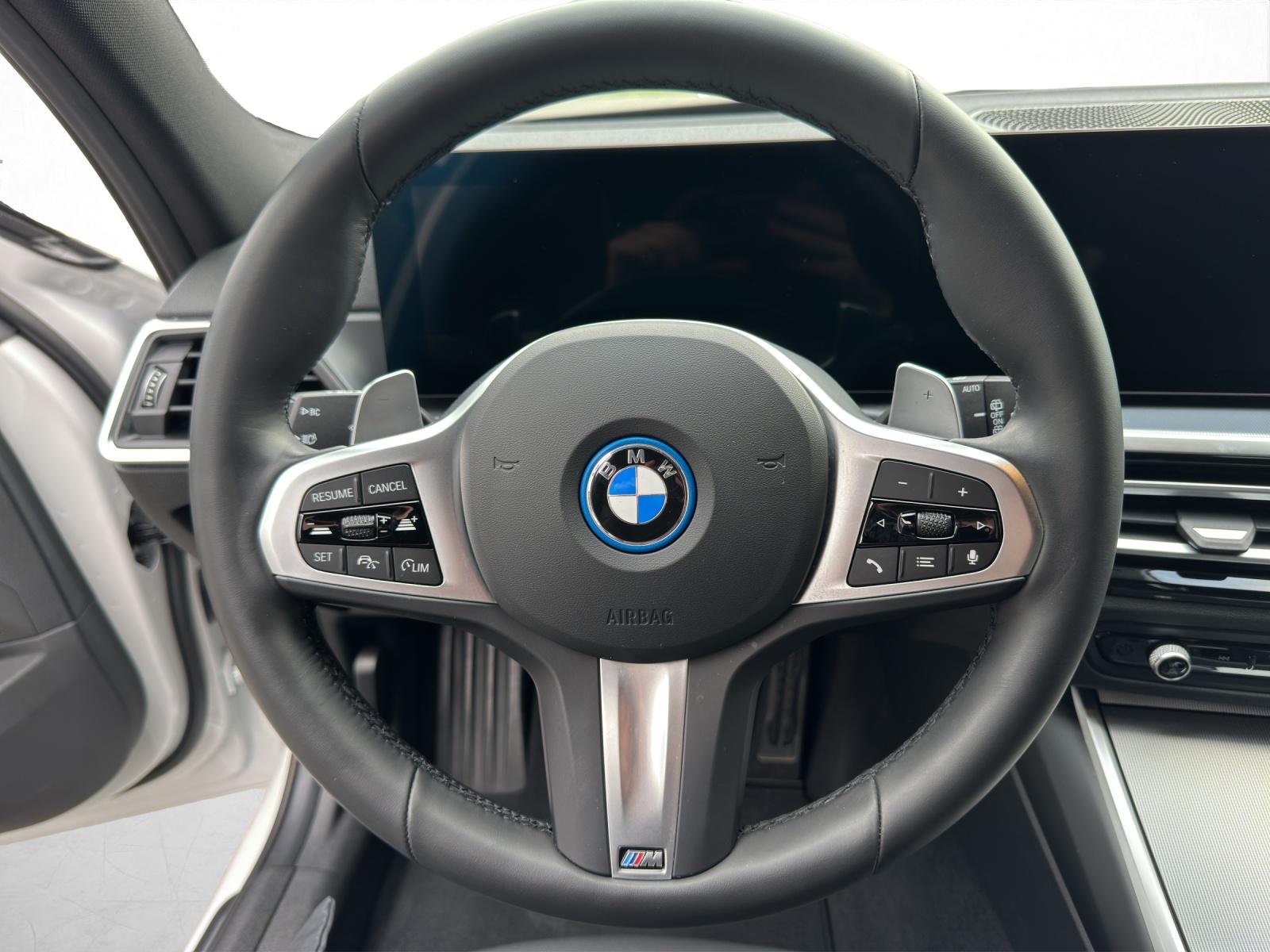 BMW 330e xDrive SAG Touring-image-10