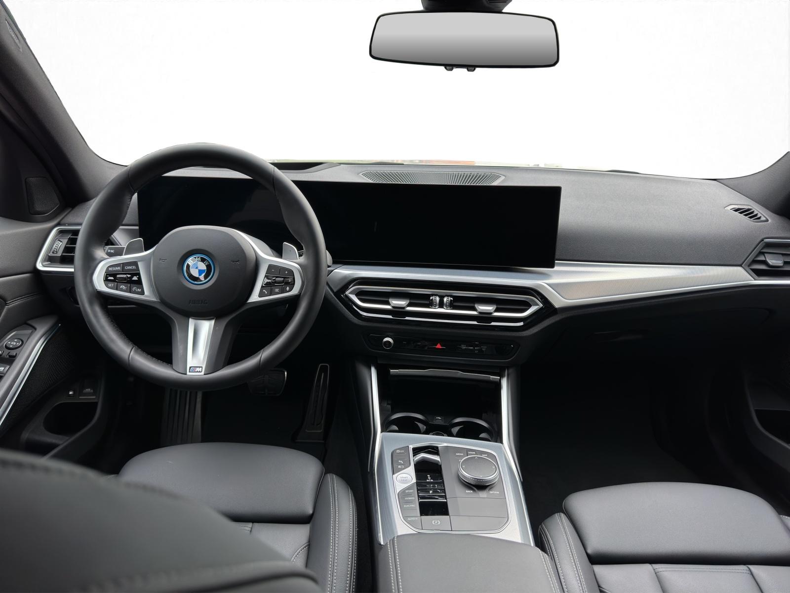BMW 330e xDrive SAG Touring-image-12