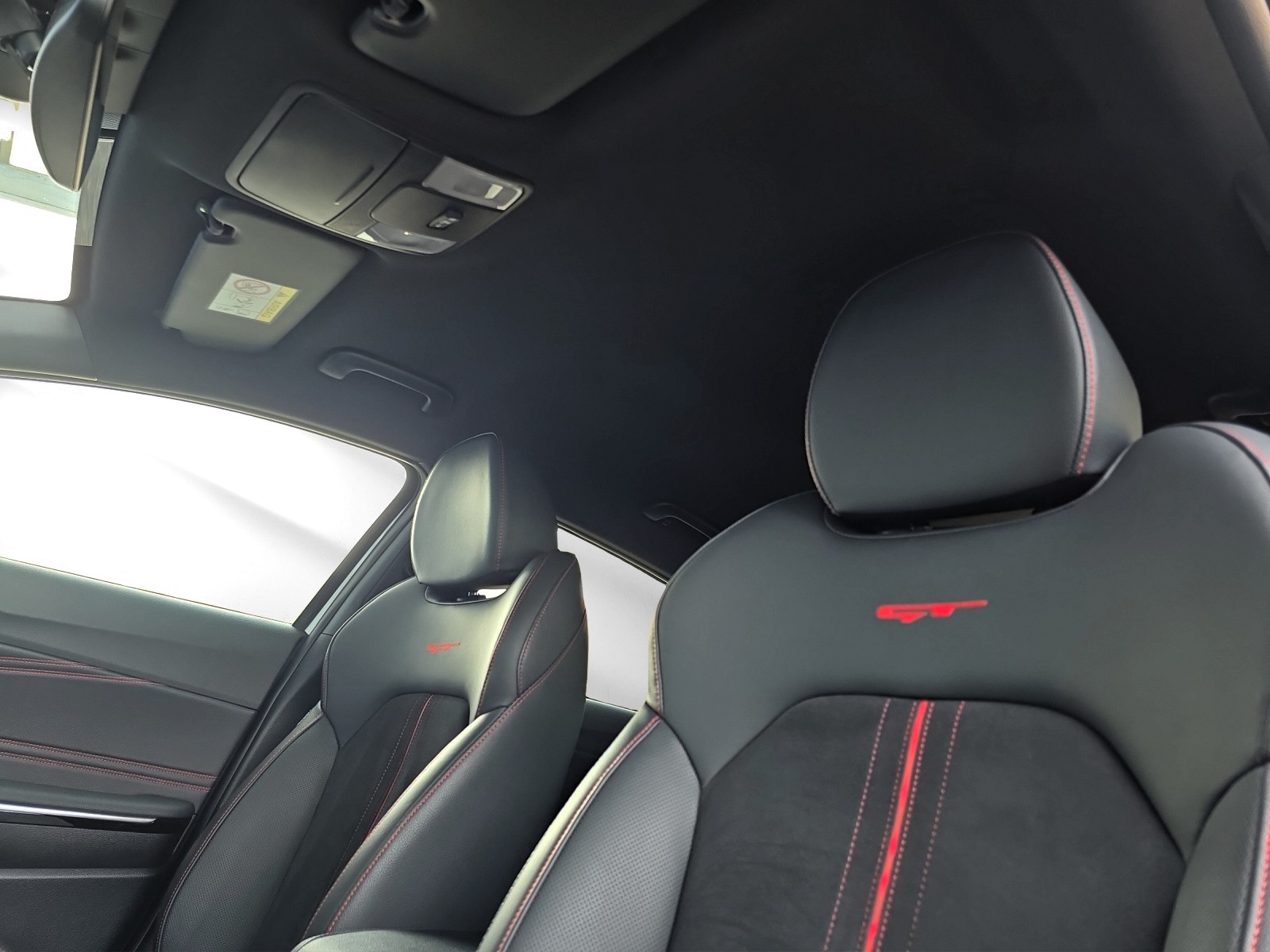 KIA ProCeed 1.6 T-GDi GT DCT-image-13
