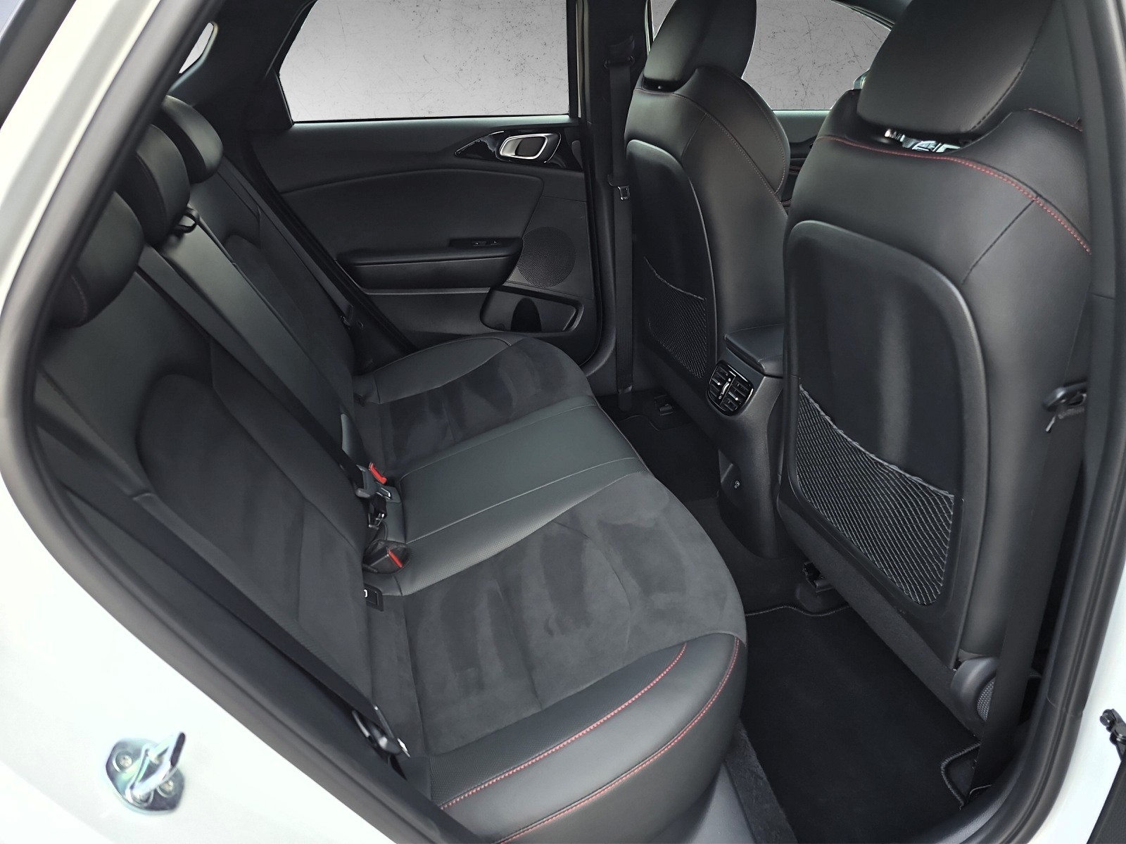 KIA ProCeed 1.6 T-GDi GT DCT-image-11