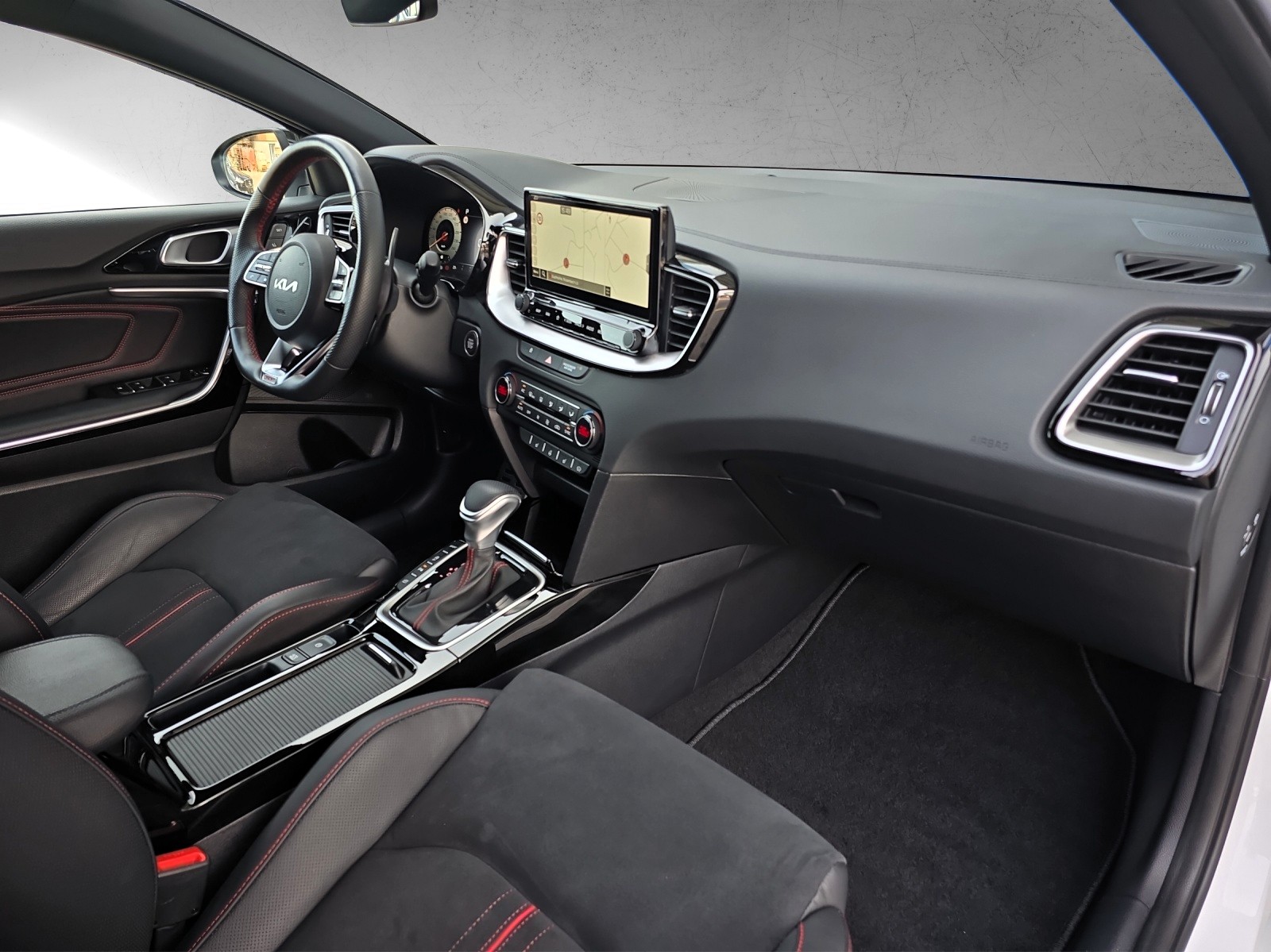 KIA ProCeed 1.6 T-GDi GT DCT-image-7