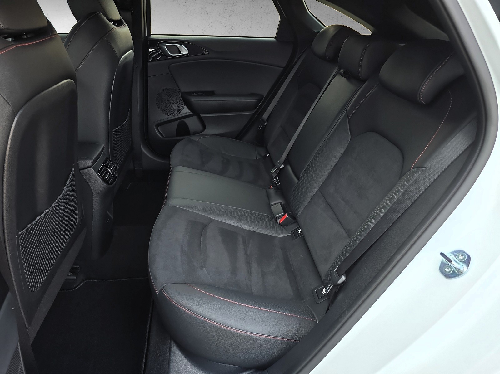 KIA ProCeed 1.6 T-GDi GT DCT-image-12