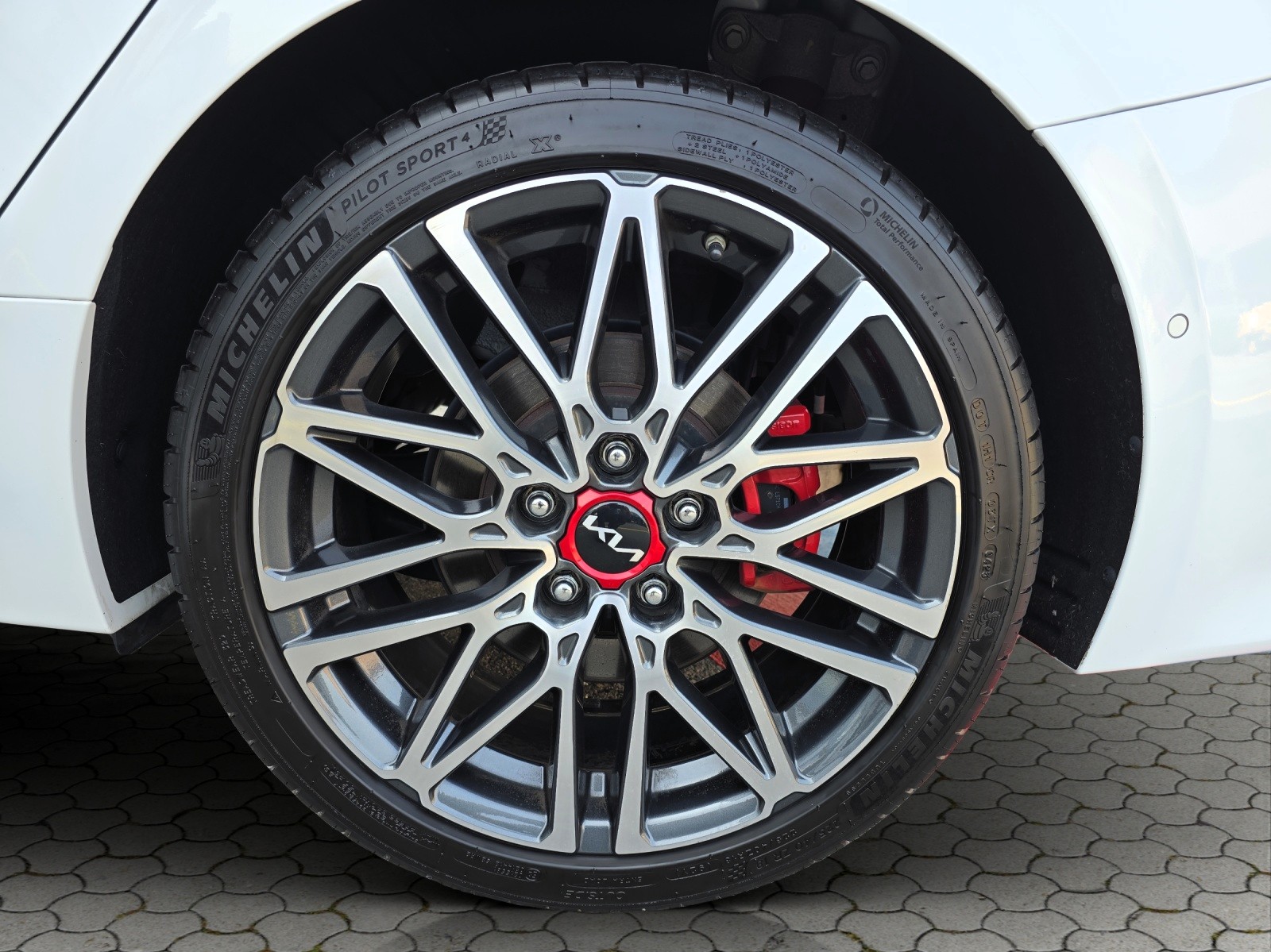 KIA ProCeed 1.6 T-GDi GT DCT-image-31